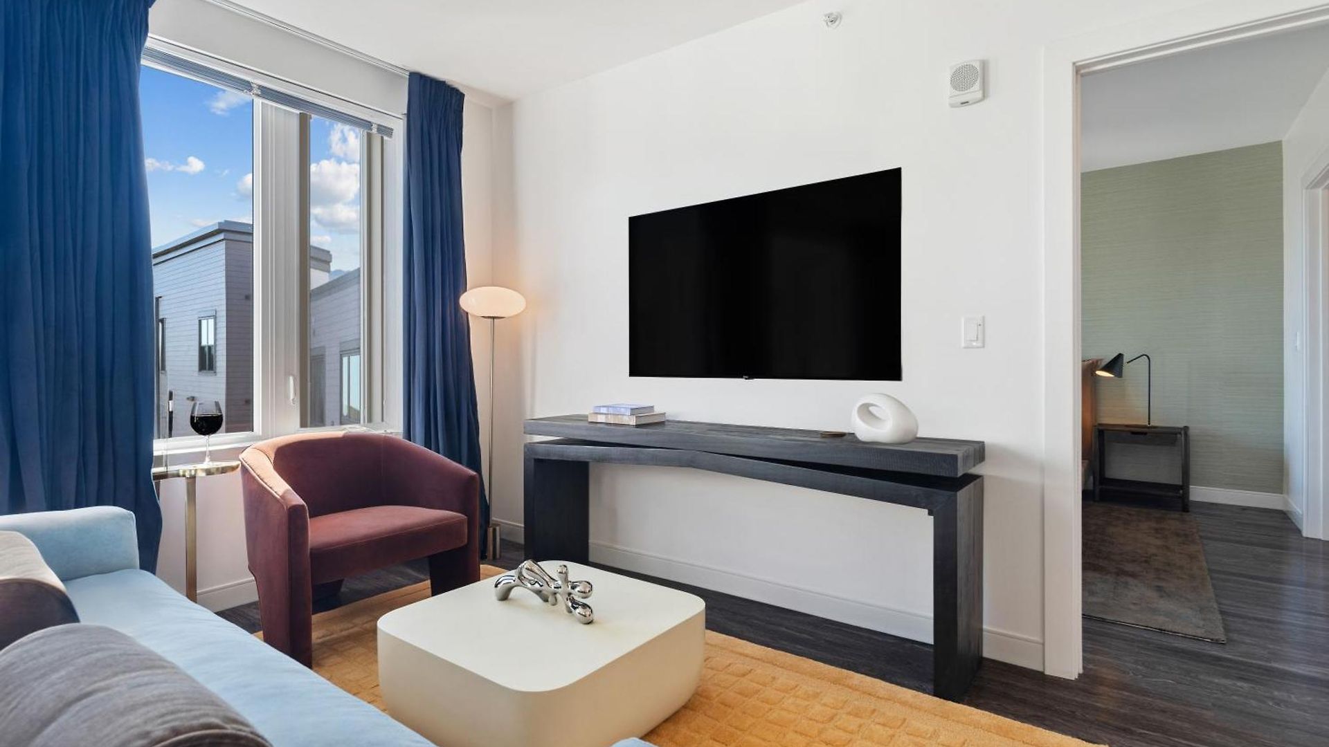 Hyatus Luxury Residences South Bay Designer Collection 4*