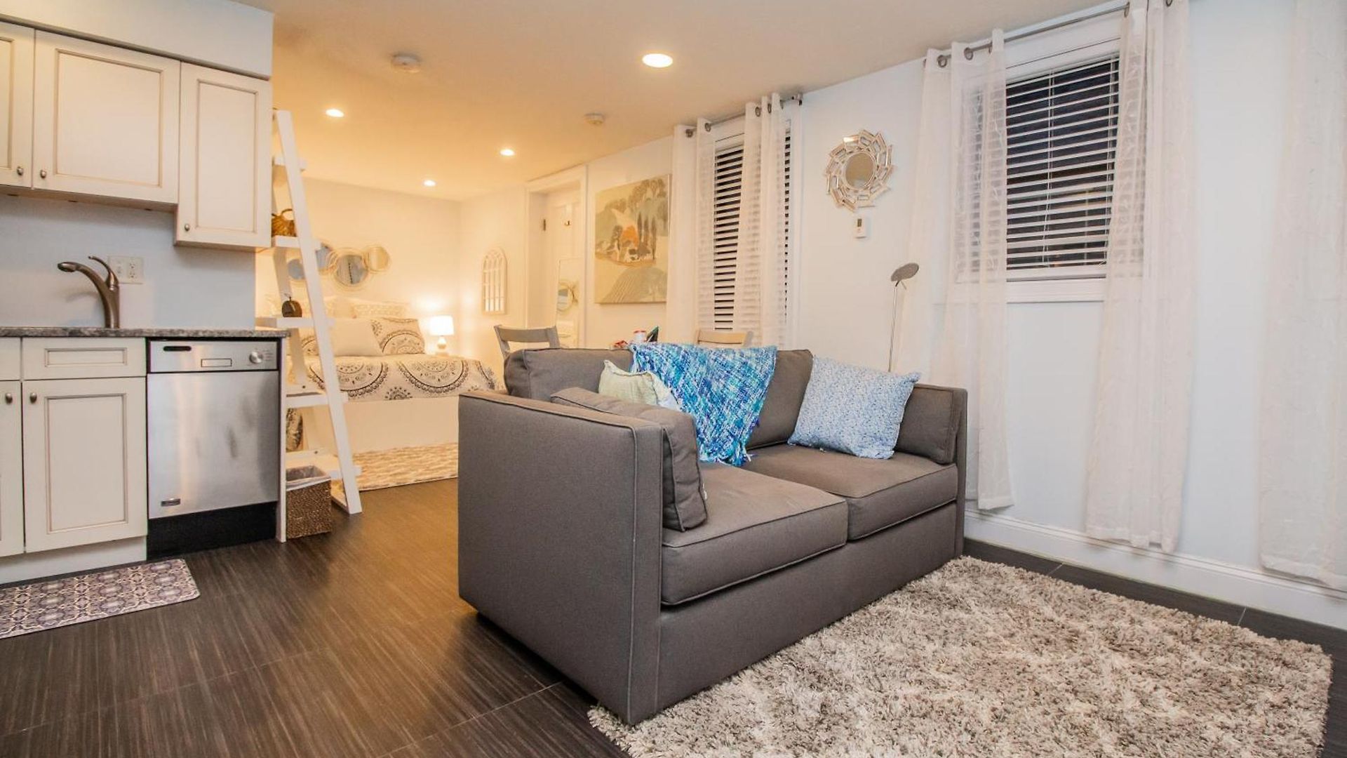 Renovated Studio, Steps To Mgh, Suffolk, Sleeps 4