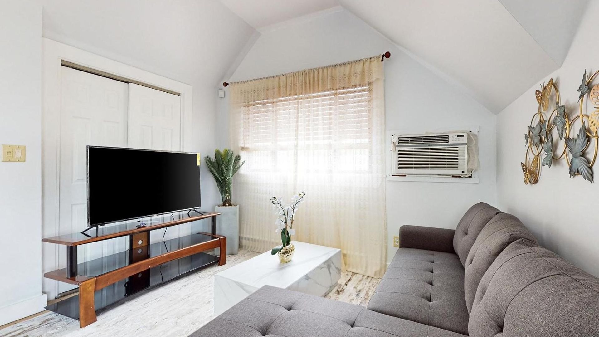 Holiday home 3 Mi To Franklin Park Zoo! Bright Residential