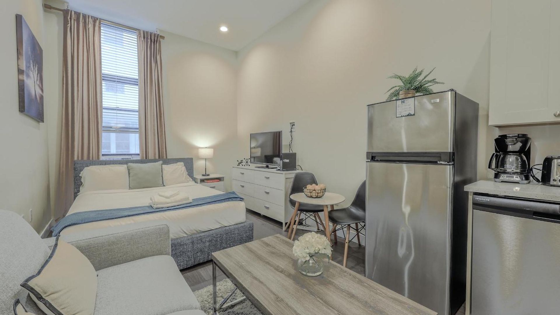 Keyless Entry Laundry In Bldg Pet Friendly Boston