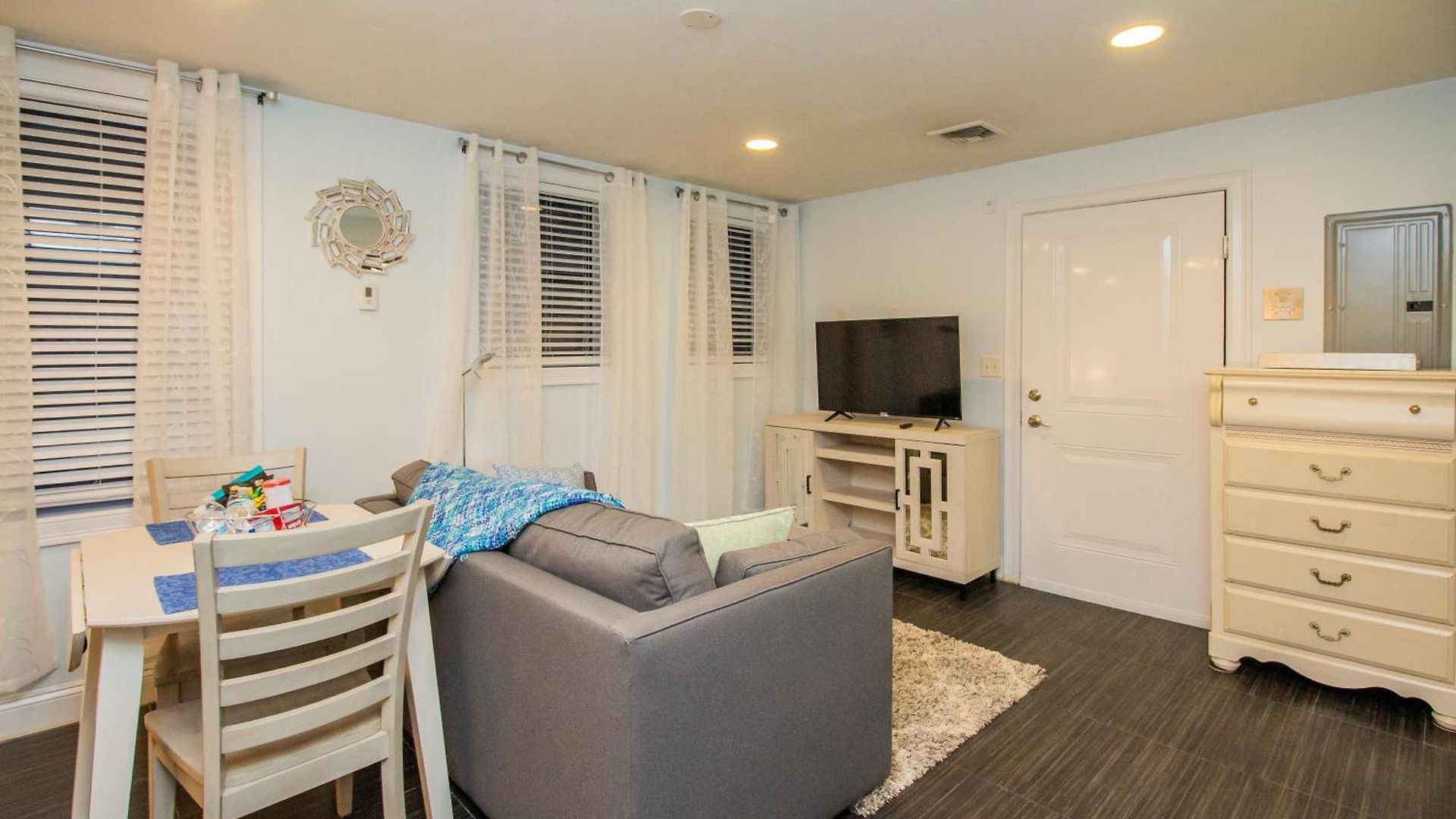 Renovated Studio, Steps To Mgh, Suffolk, Sleeps 4 * Boston