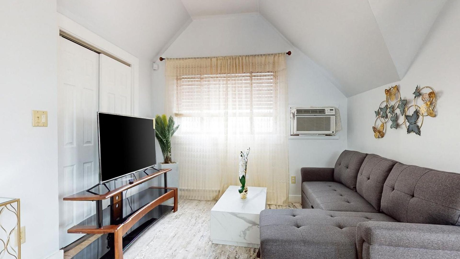 Holiday home 3 Mi To Franklin Park Zoo! Bright Residential