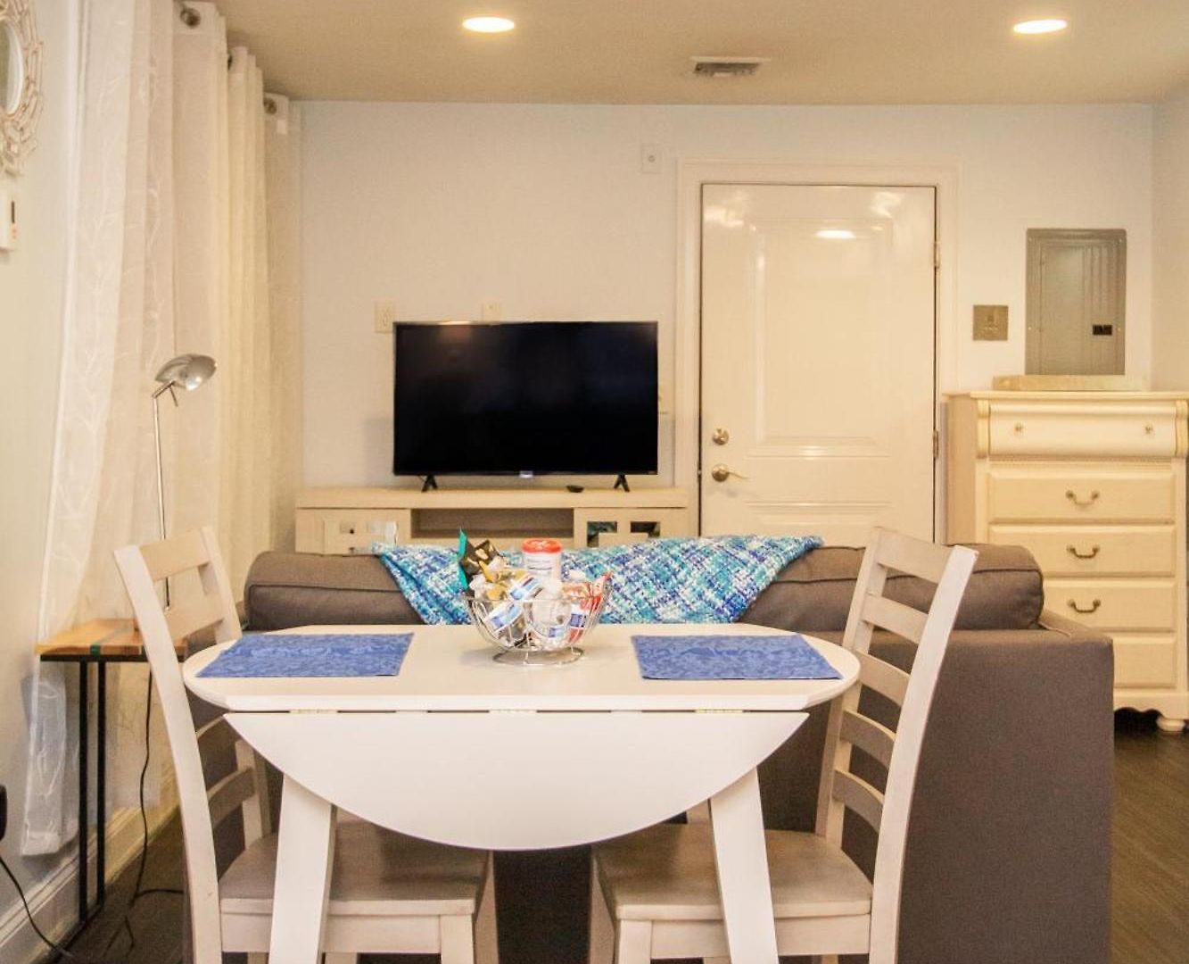 Apartment Renovated Studio, Steps To Mgh, Suffolk, Sleeps 4