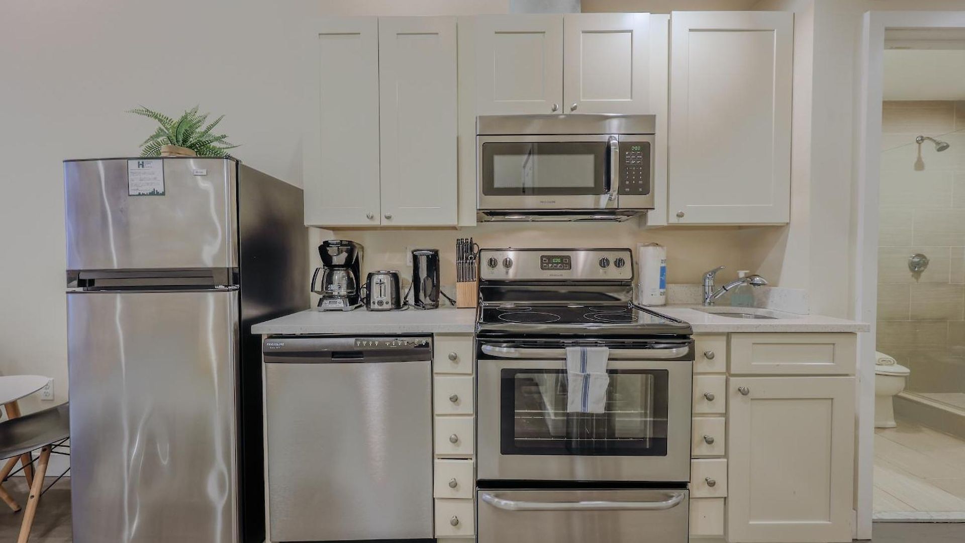 Keyless Entry Laundry In Bldg Pet Friendly