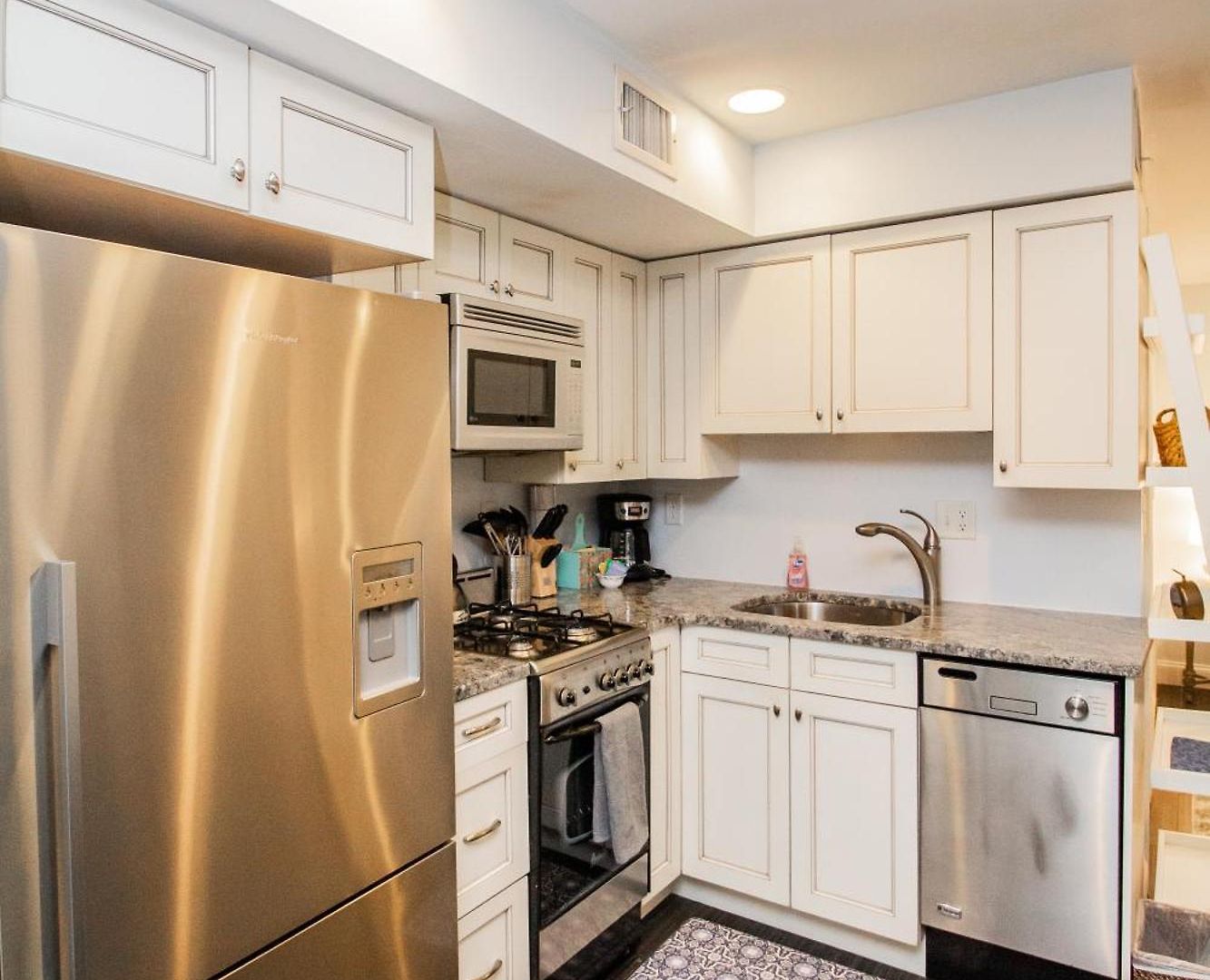 Apartment Renovated Studio, Steps To Mgh, Suffolk, Sleeps 4 Boston