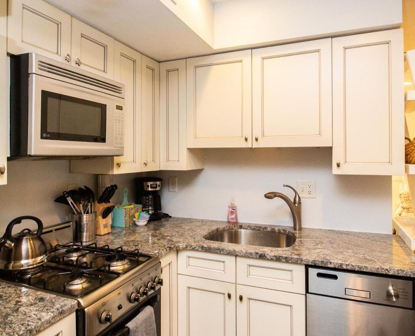 Renovated Studio, Steps To Mgh, Suffolk, Sleeps 4