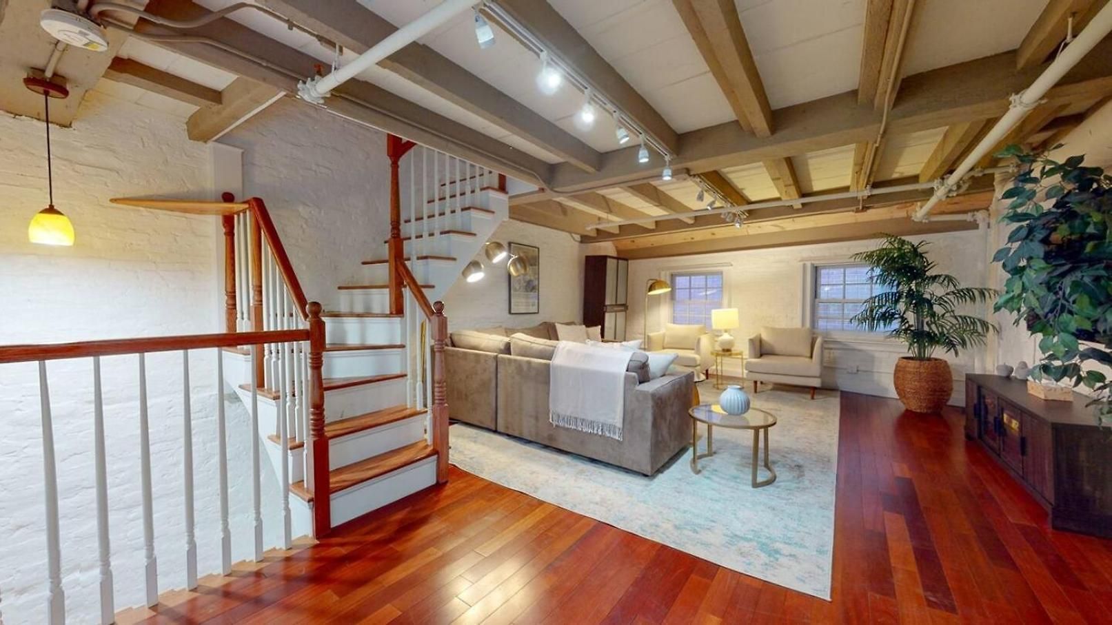 Apartment Tri-level, Skylighted, Faneuil Hallquincy Market