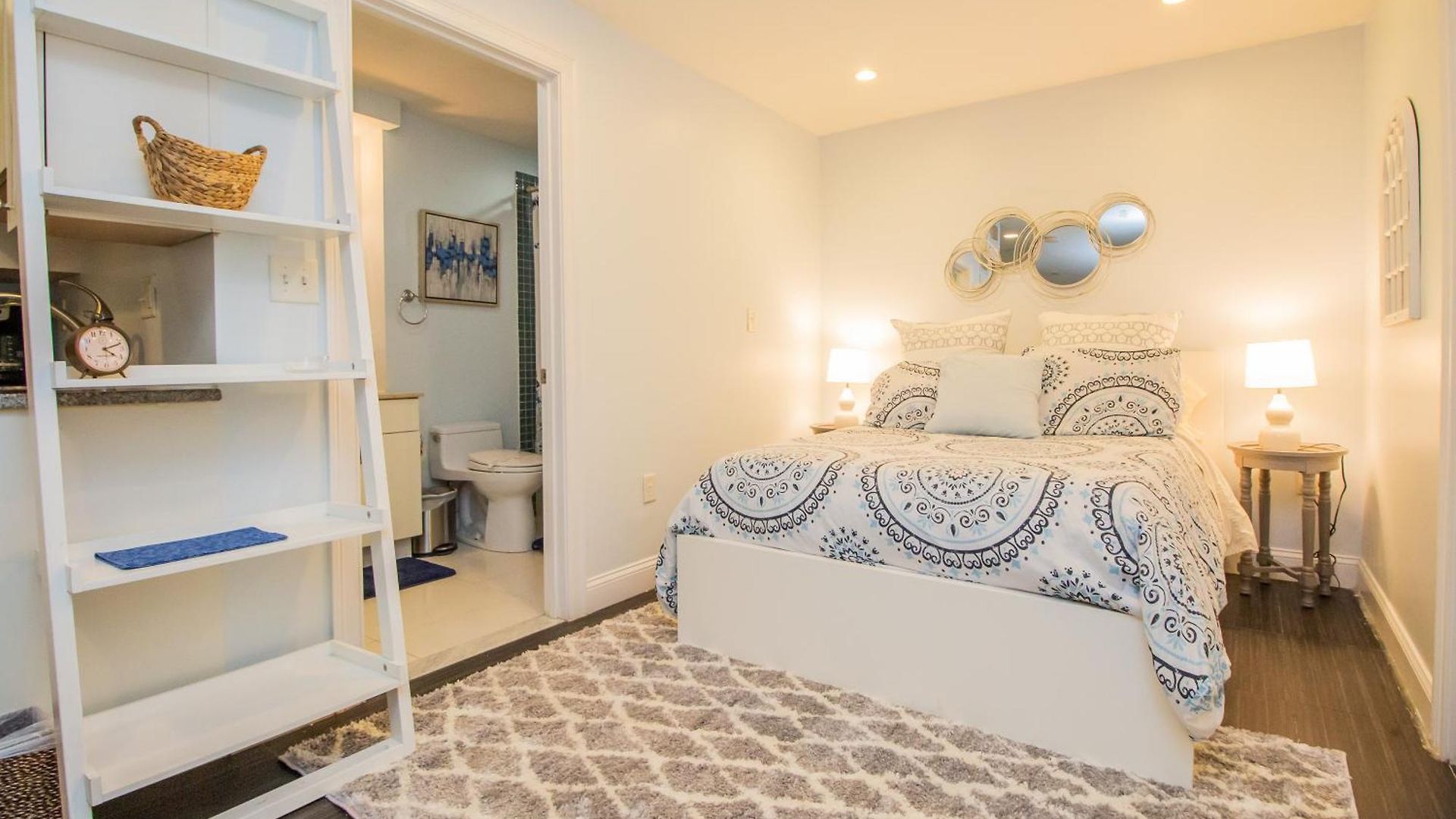 Renovated Studio, Steps To Mgh, Suffolk, Sleeps 4 Apartment Boston
