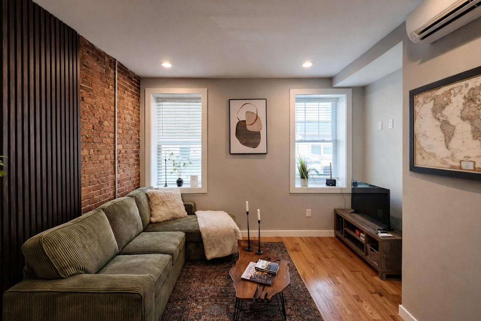 Luxe Duplex Near By Seaport And Convention Centre Bcec