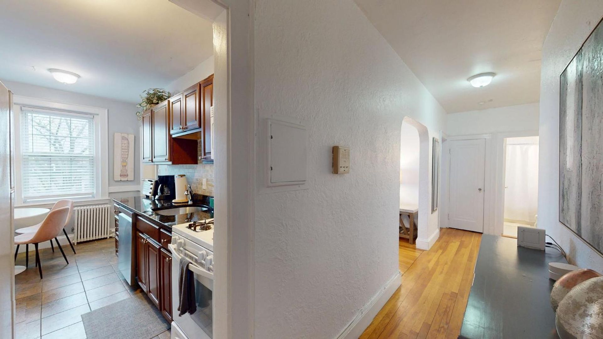Apartment Steps To Public Transport, Coll, Roof Deck *