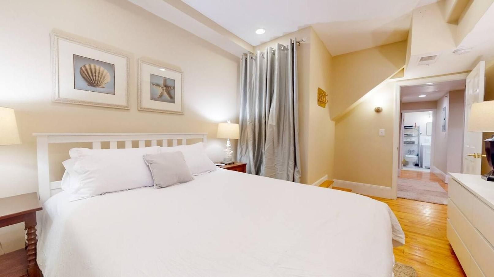 2 Bedroom Unit In The Heart Of Back Bay