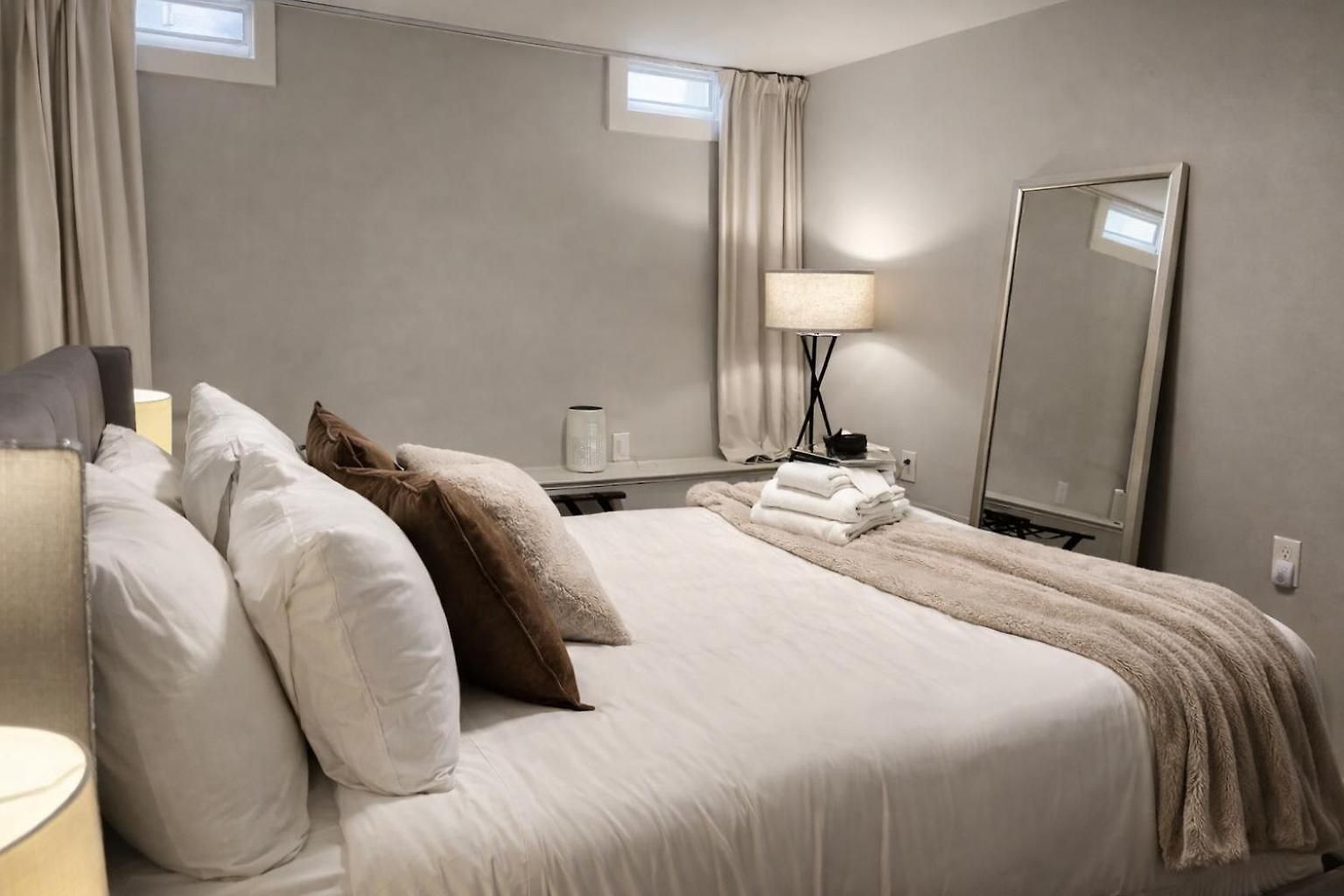 Luxe Duplex Near By Seaport And Convention Centre Bcec