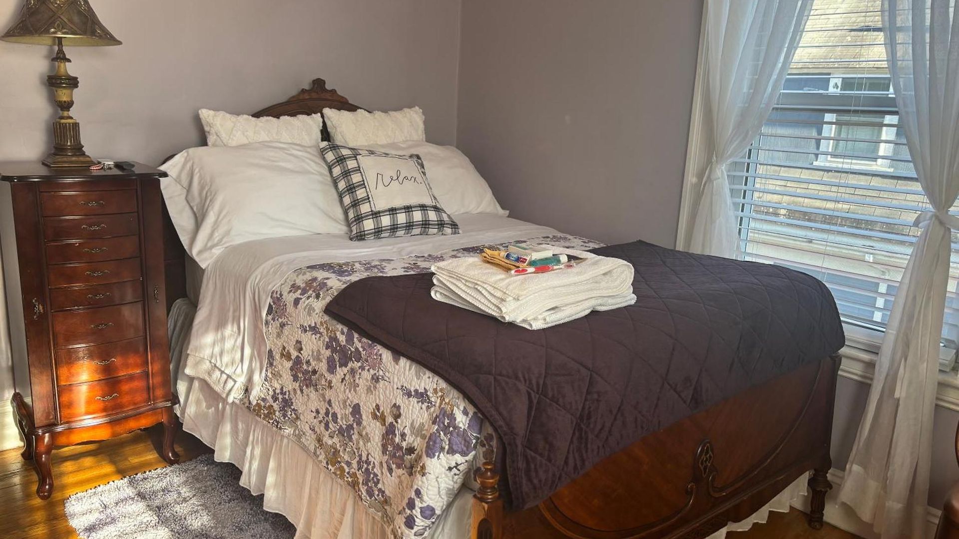 Homestay Private Bedroom Near Train&buses *