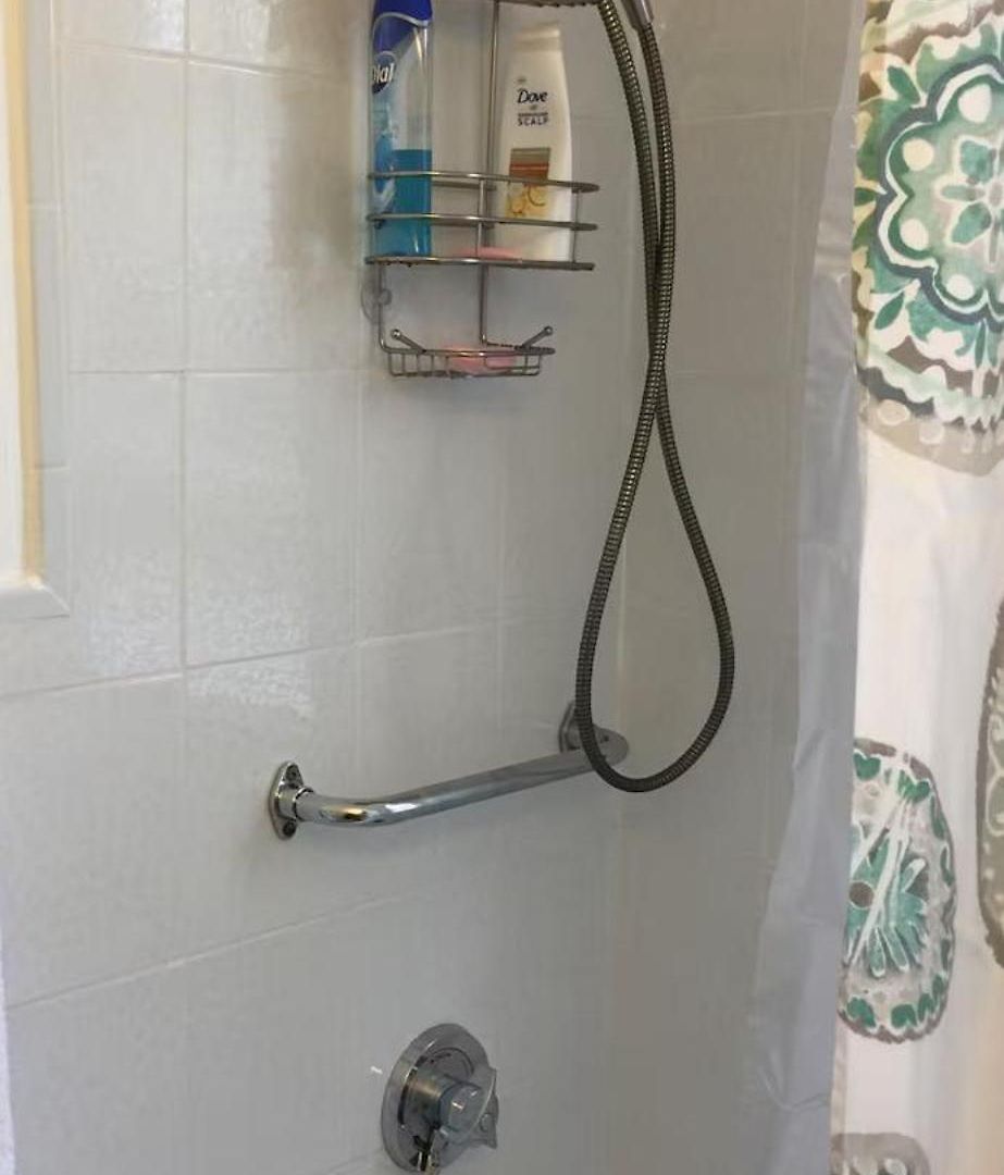 Private Bedroom Near Train&buses * Boston
