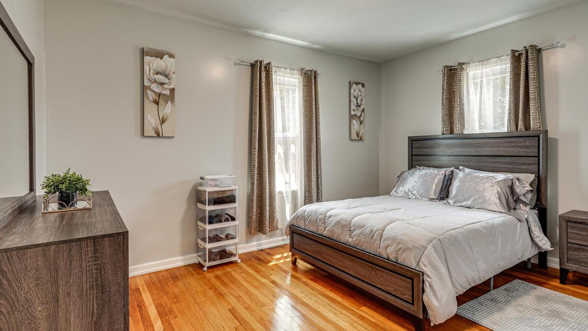 4,500-sq-ft Suburban By Franklin Park! Holiday home Boston