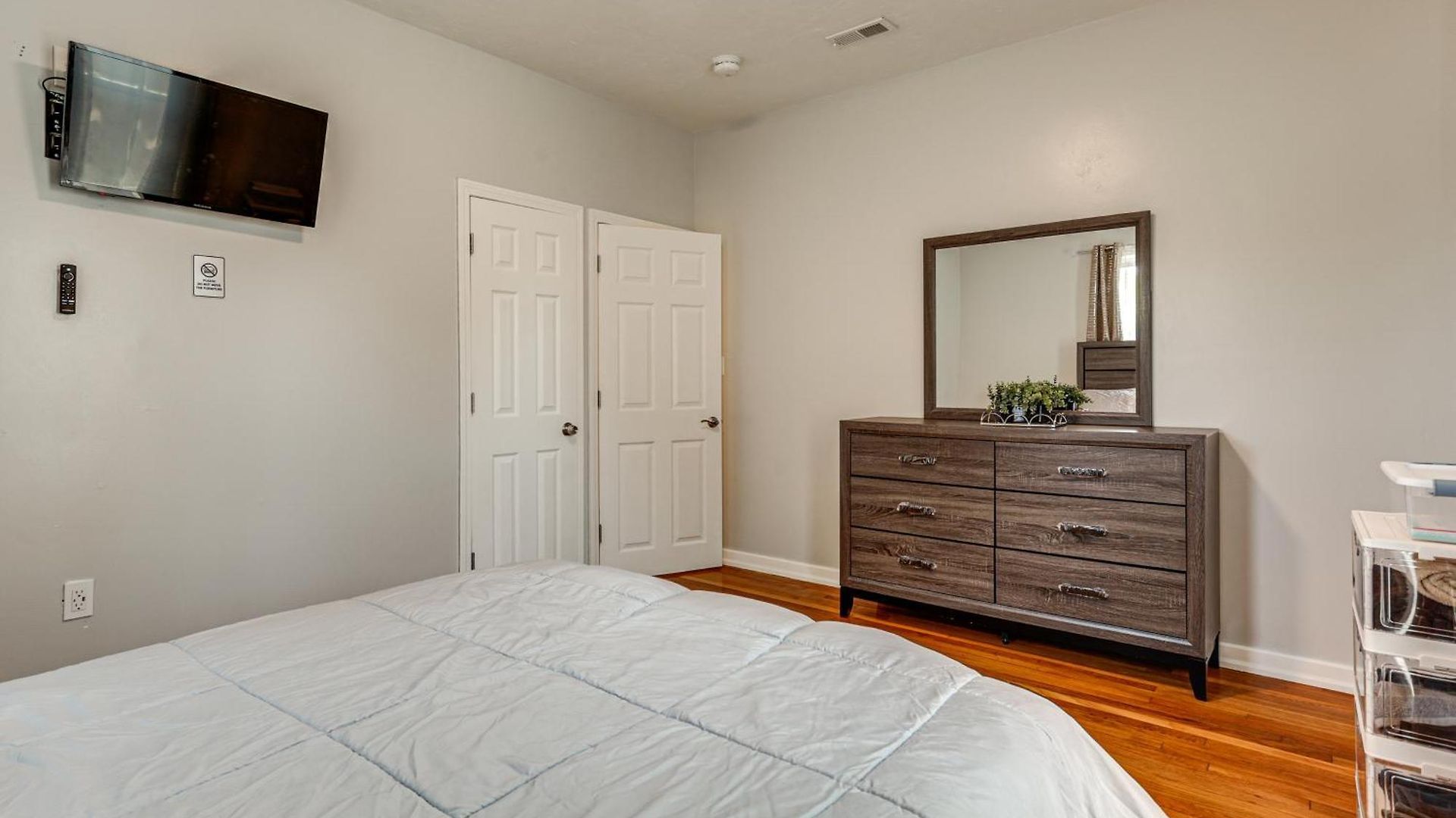 4,500-sq-ft Suburban By Franklin Park! *