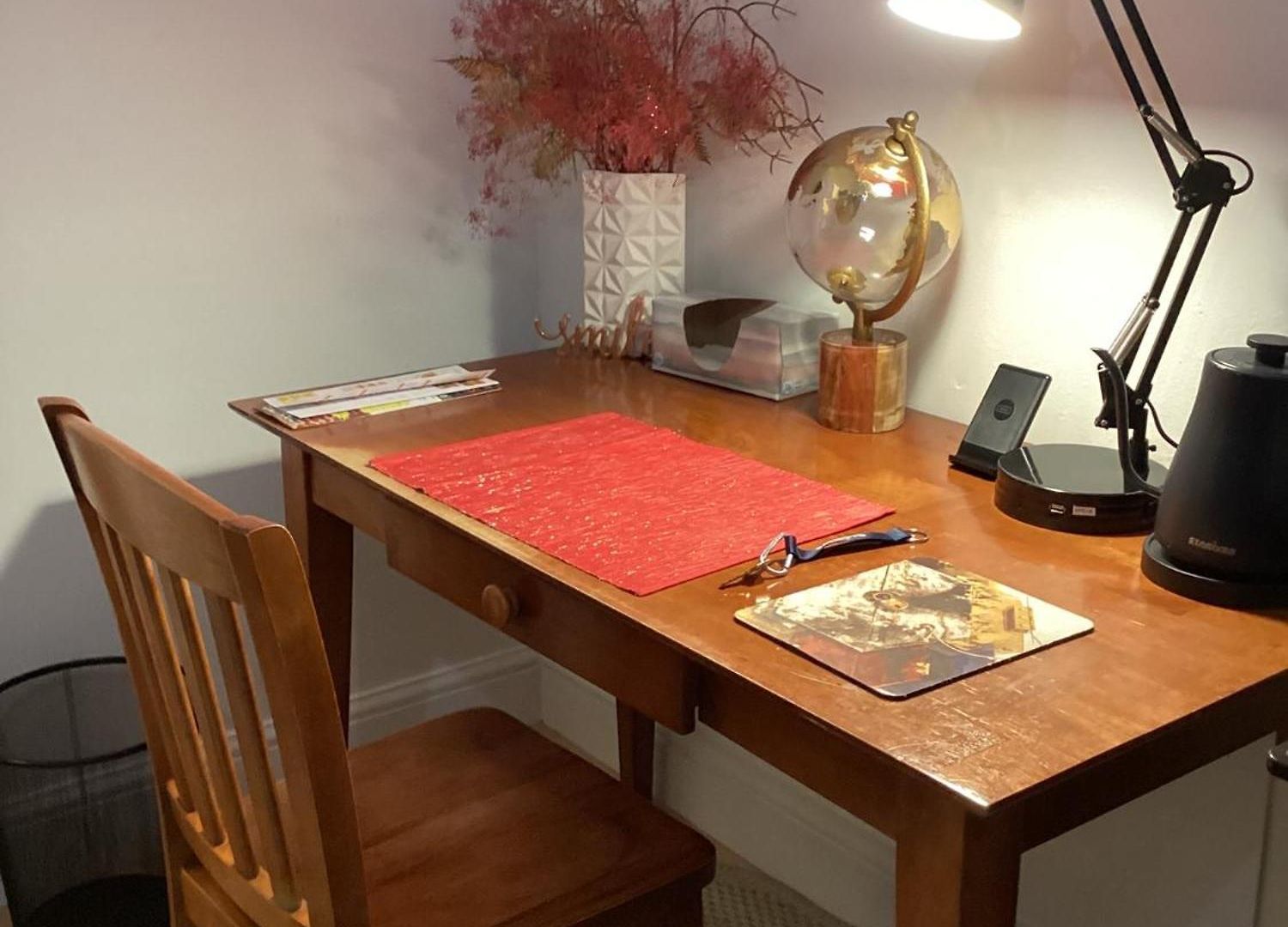 Large Bedroom With Private Bathroom Step To Train &buses In Boston