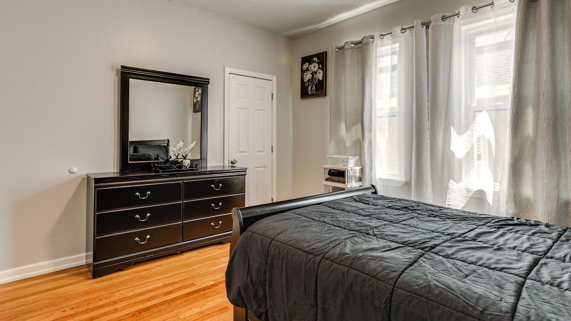 4,500-sq-ft Suburban By Franklin Park!