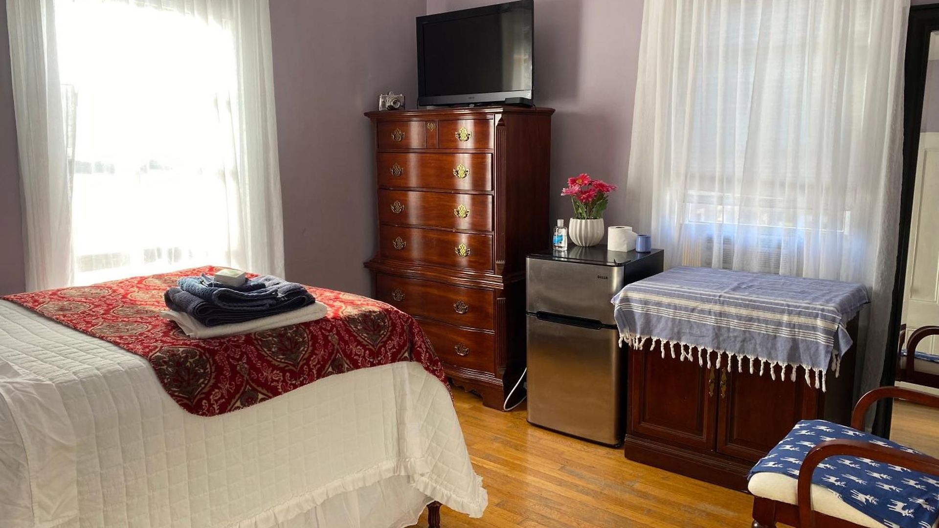Private Bedroom Near Train&buses
