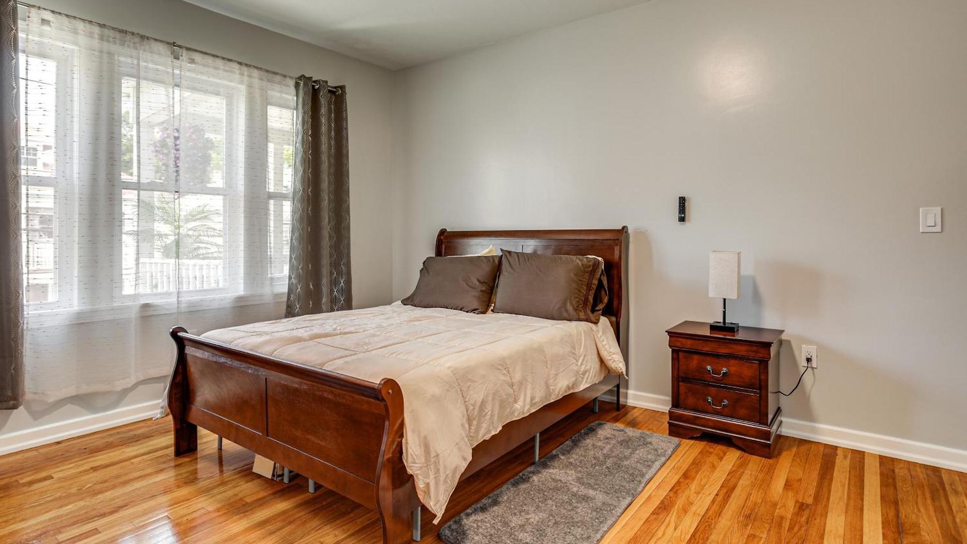 4,500-sq-ft Suburban By Franklin Park! Boston