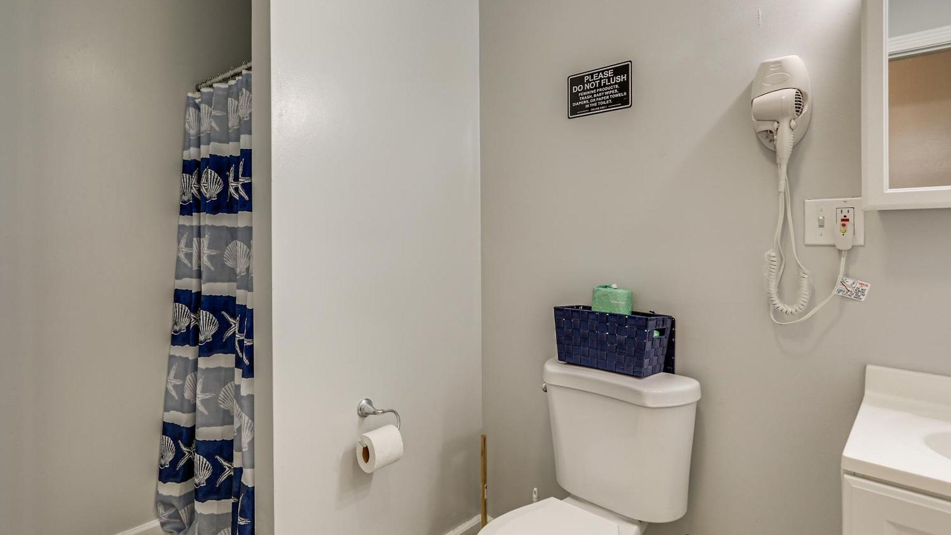 Holiday home 4,500-sq-ft Suburban By Franklin Park! *