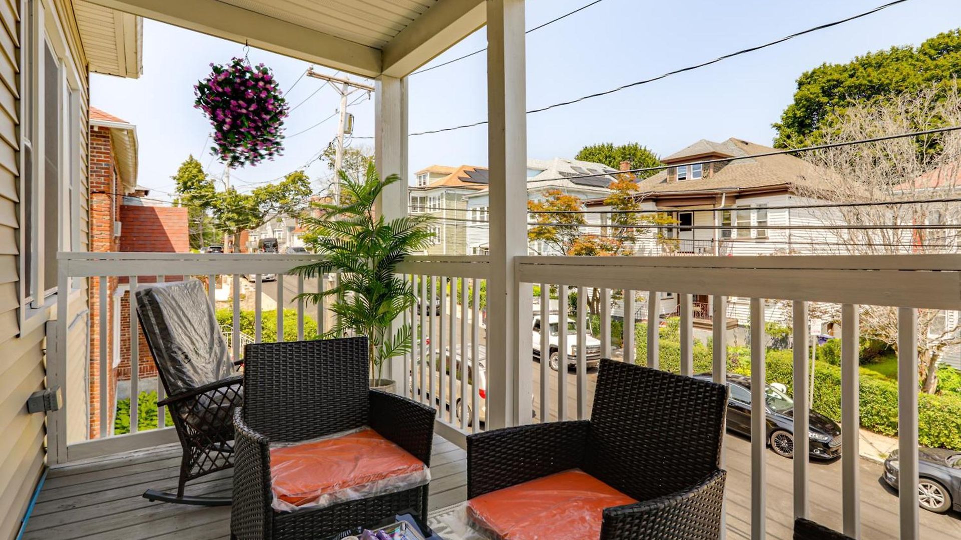 Holiday home 4,500-sq-ft Suburban By Franklin Park! *