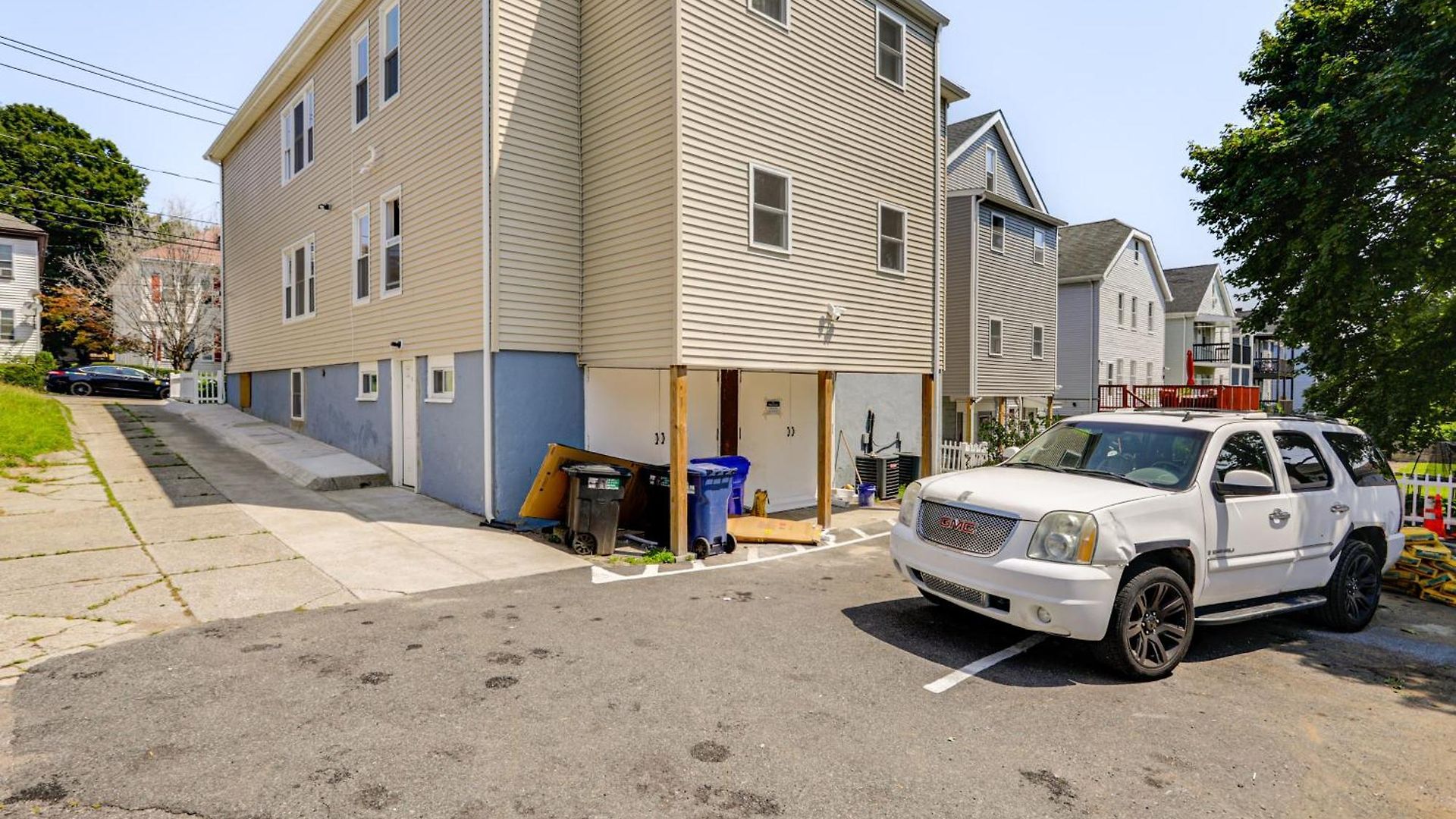 4,500-sq-ft Suburban By Franklin Park! *