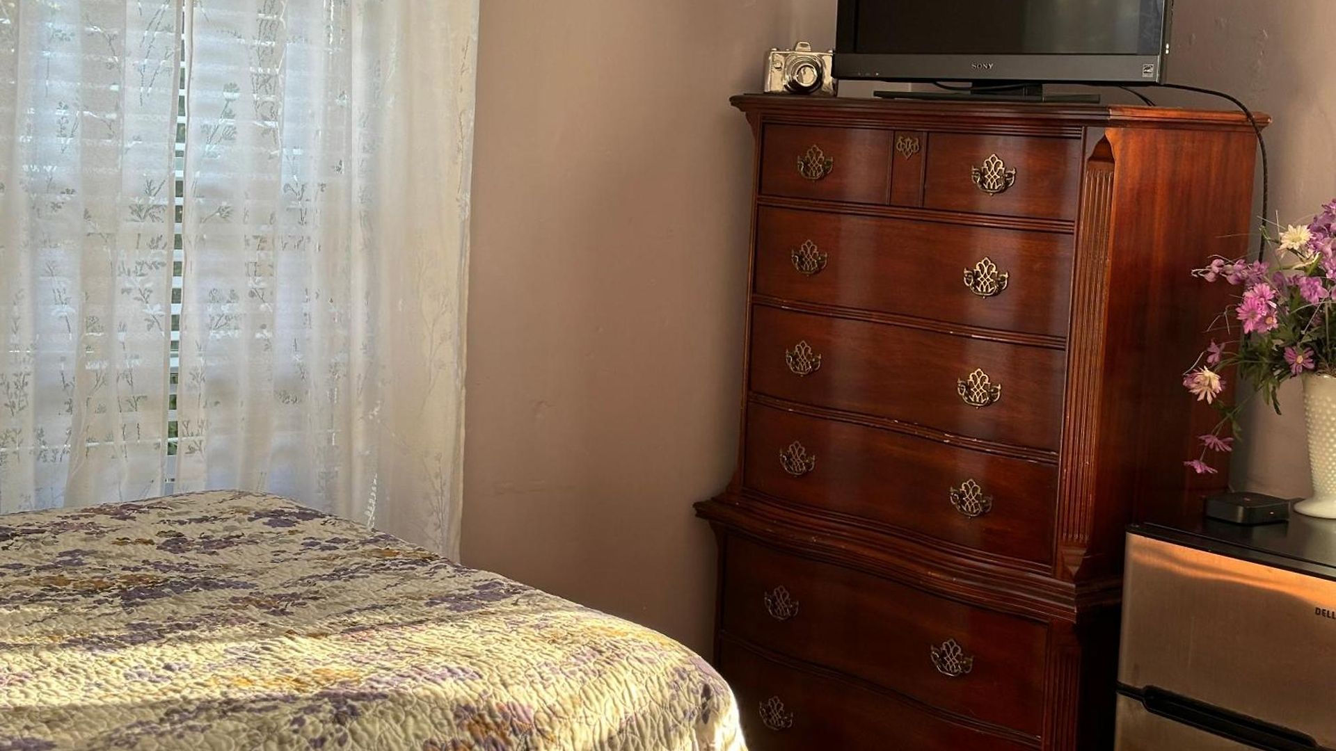 Private Bedroom Near Train&buses Boston
