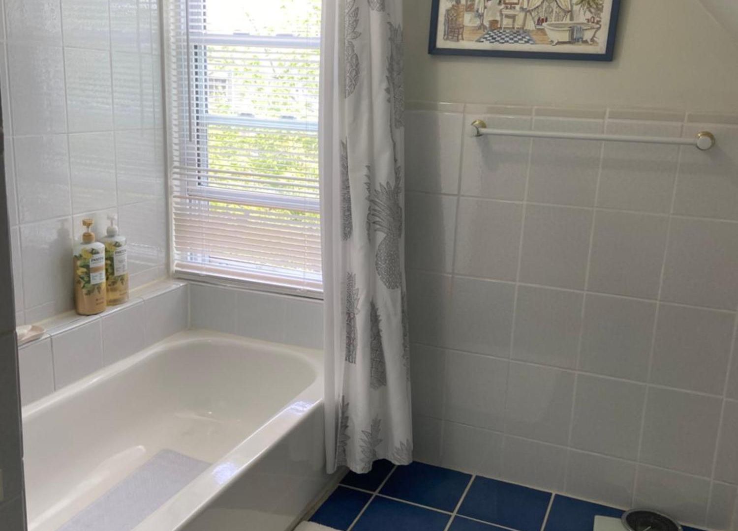 Homestay Large Bedroom With Private Bathroom Step To Train &buses In *