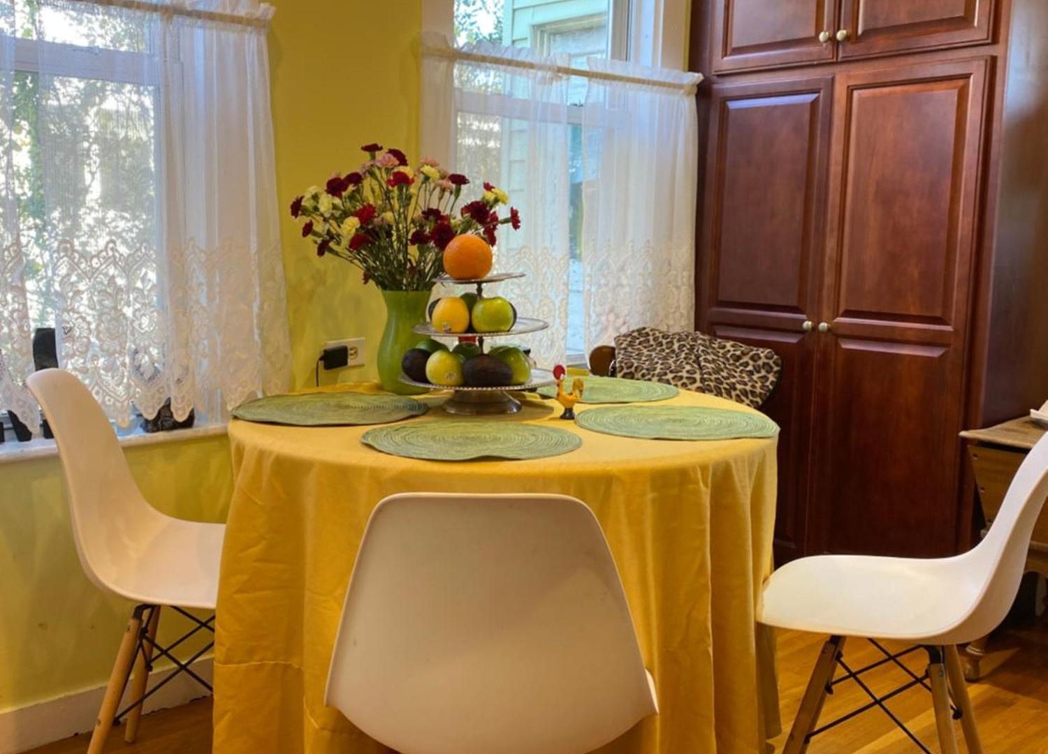 Private Bedroom Near Train&buses Homestay Boston
