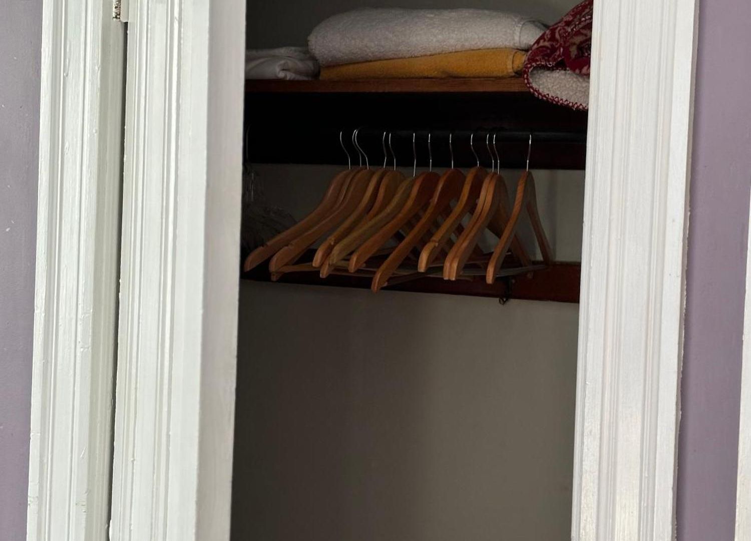 Private Bedroom Near Train&buses * Boston