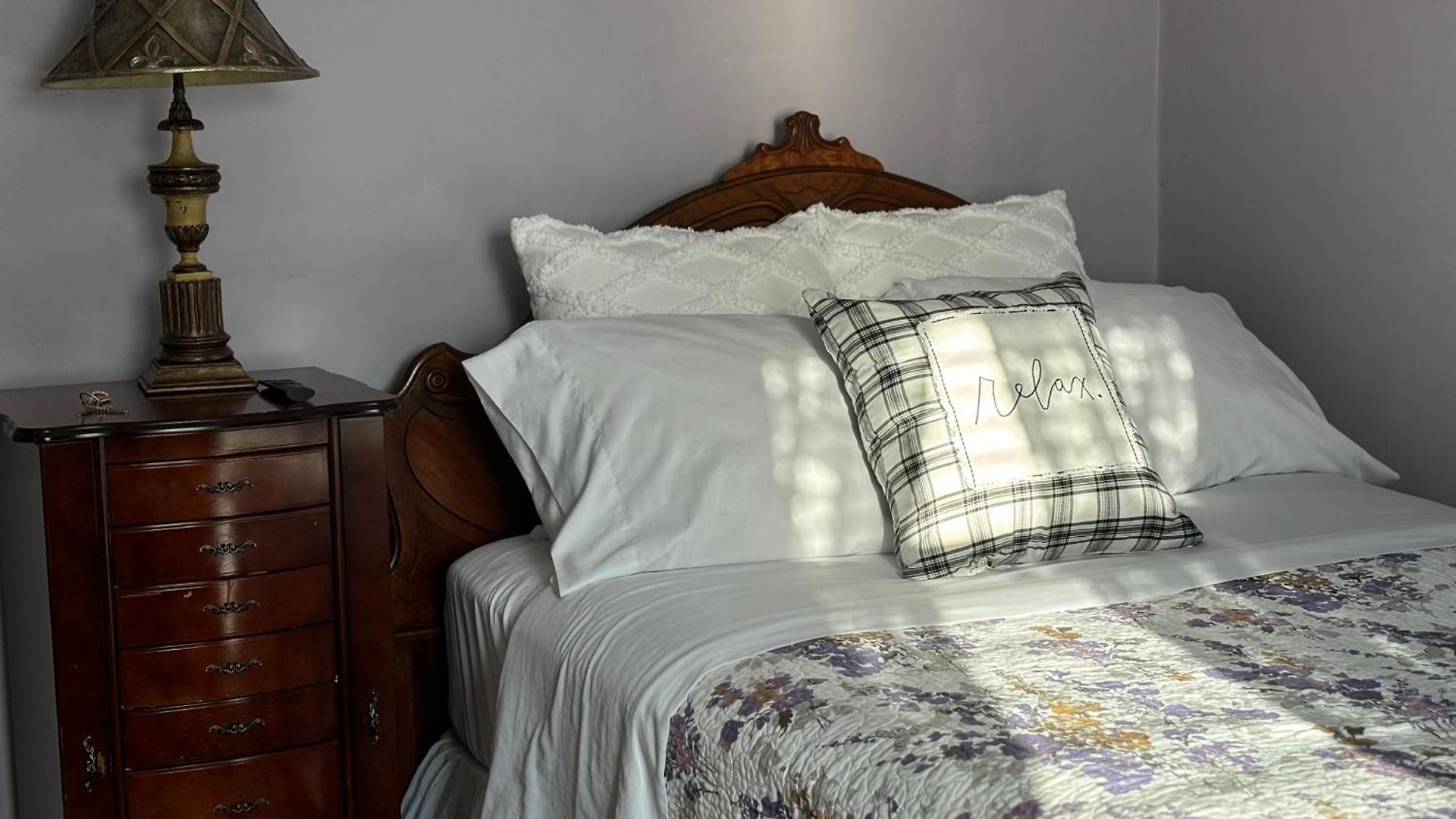 Private Bedroom Near Train&buses Homestay *
