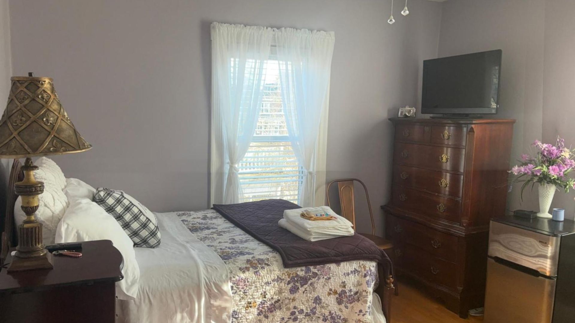 Homestay Private Bedroom Near Train&buses *
