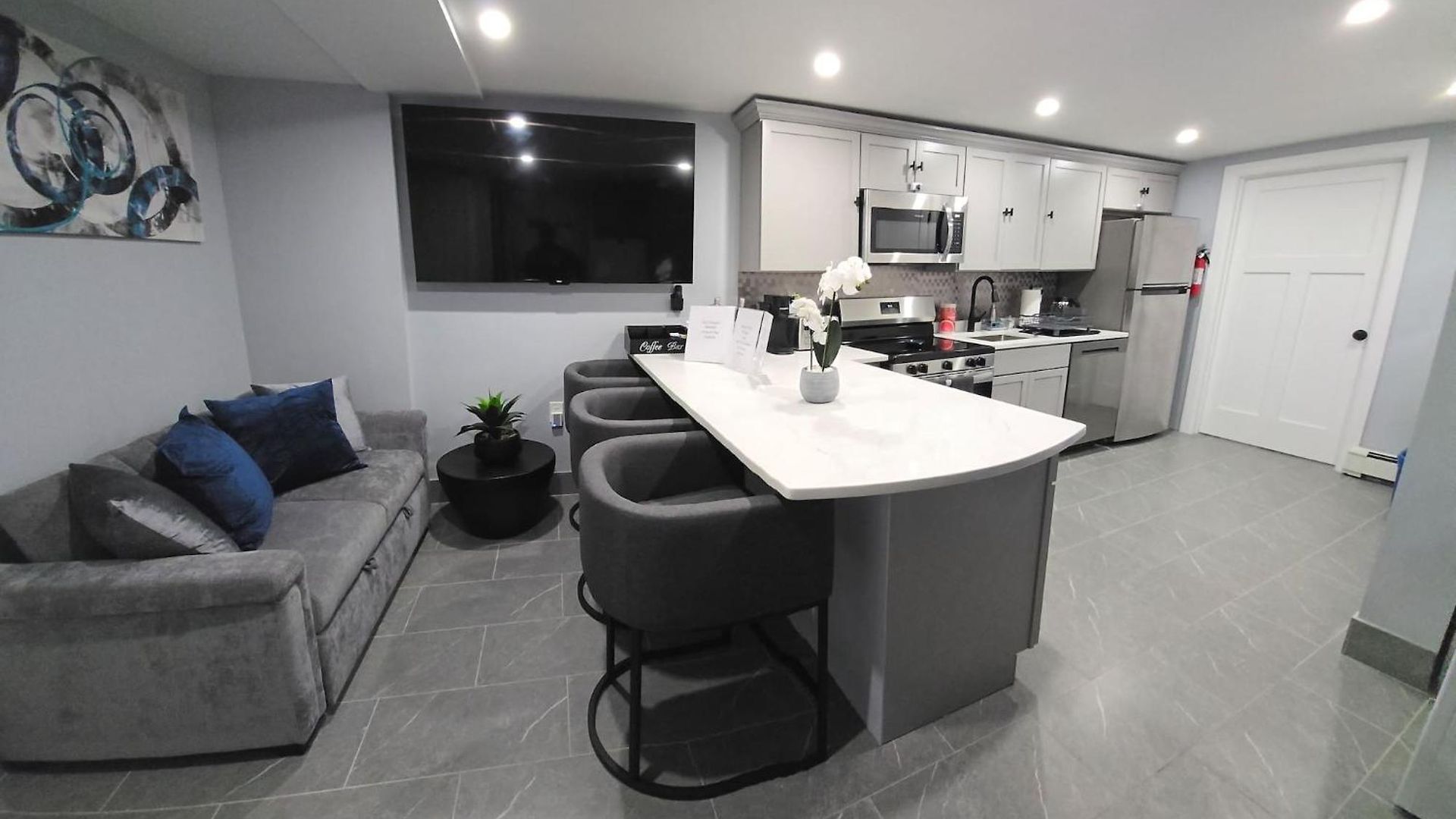 2br Lower Garden-level 20min Apartment Boston