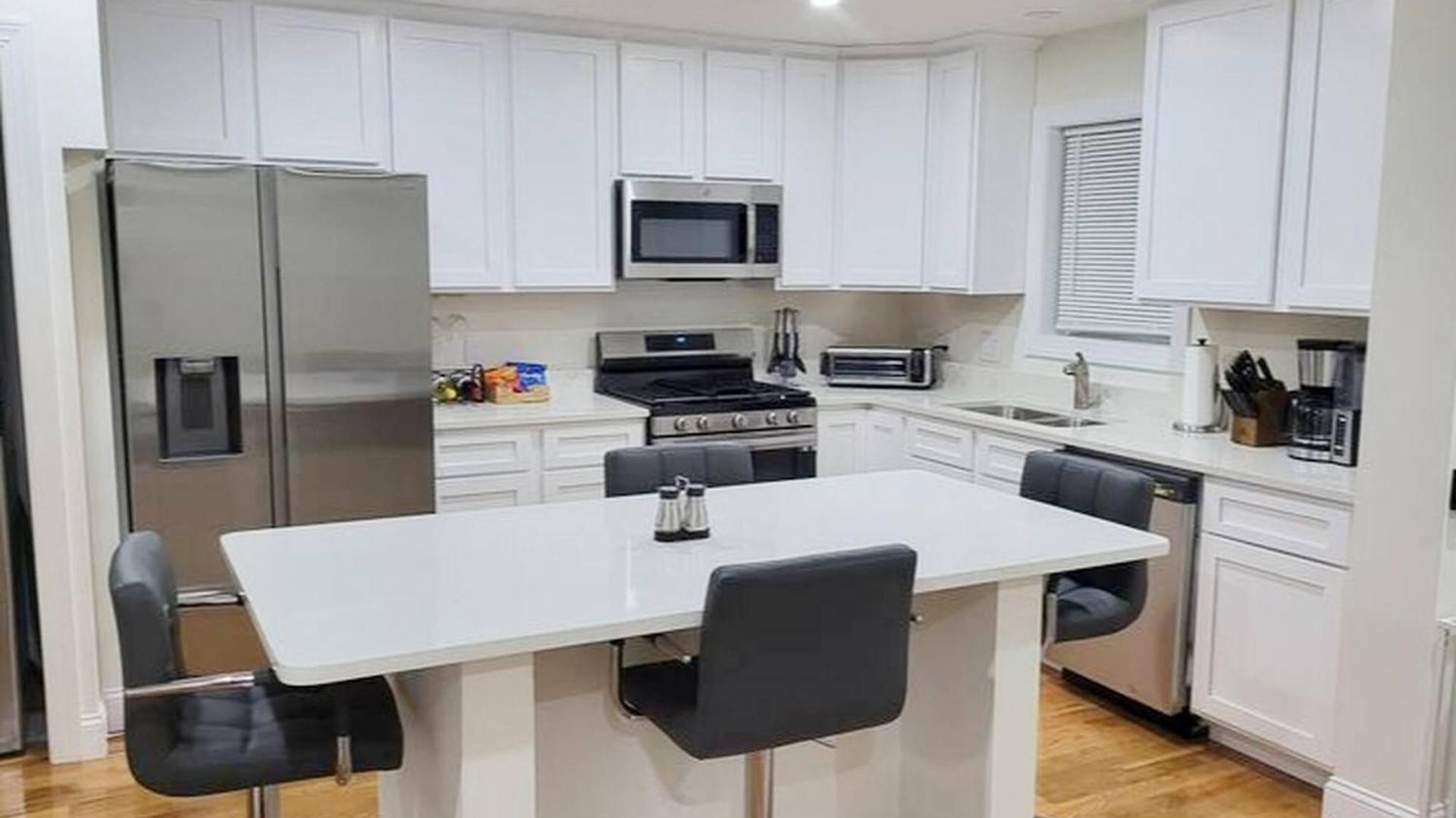 Apartment 3-bedroom Apt-7w2 20-minuite To Downtown Boston