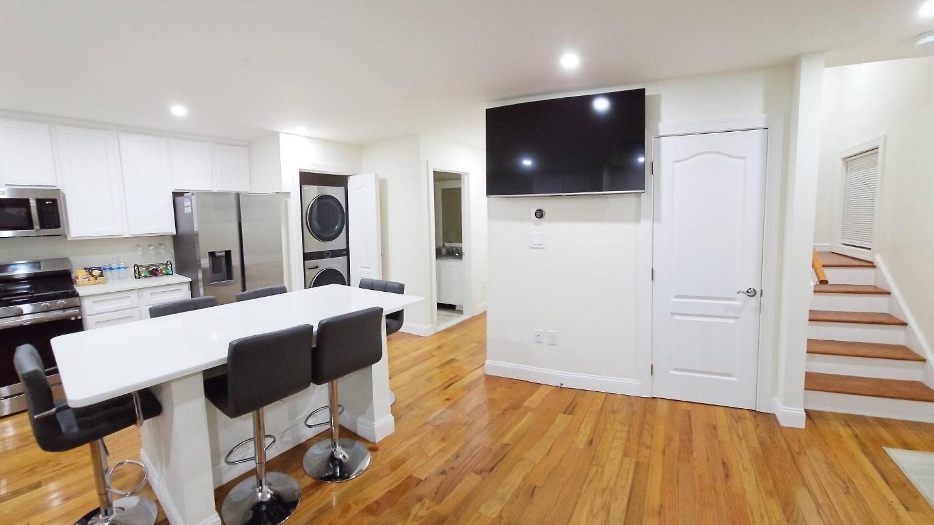 3-bedroom Apt-7b2 20-minuite To Downtown Apartment *