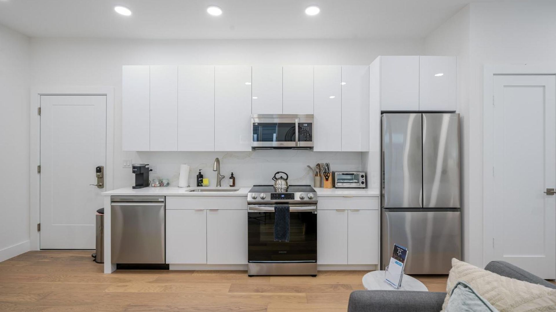 Luxury Landing W Rooftop Lounge Apartment