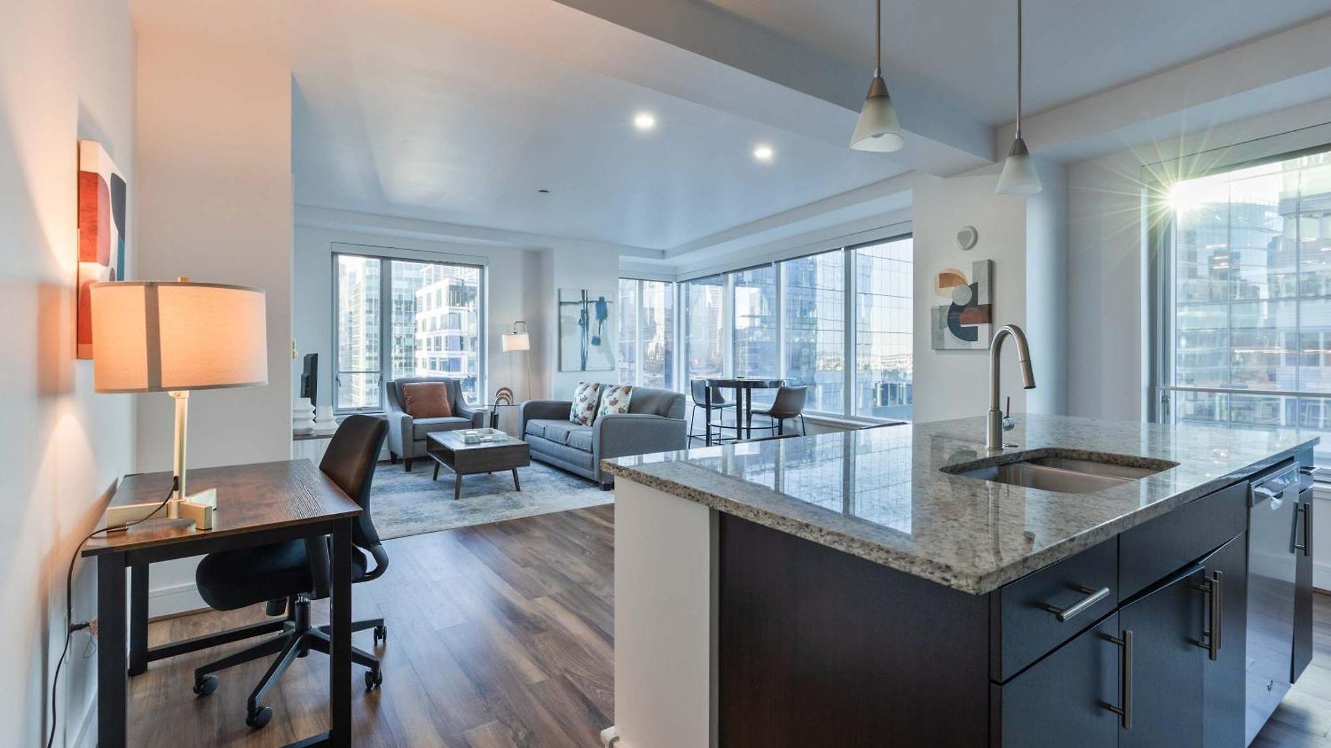Stylish Seaport Near Waterfront Dining & Downtown Apartment *