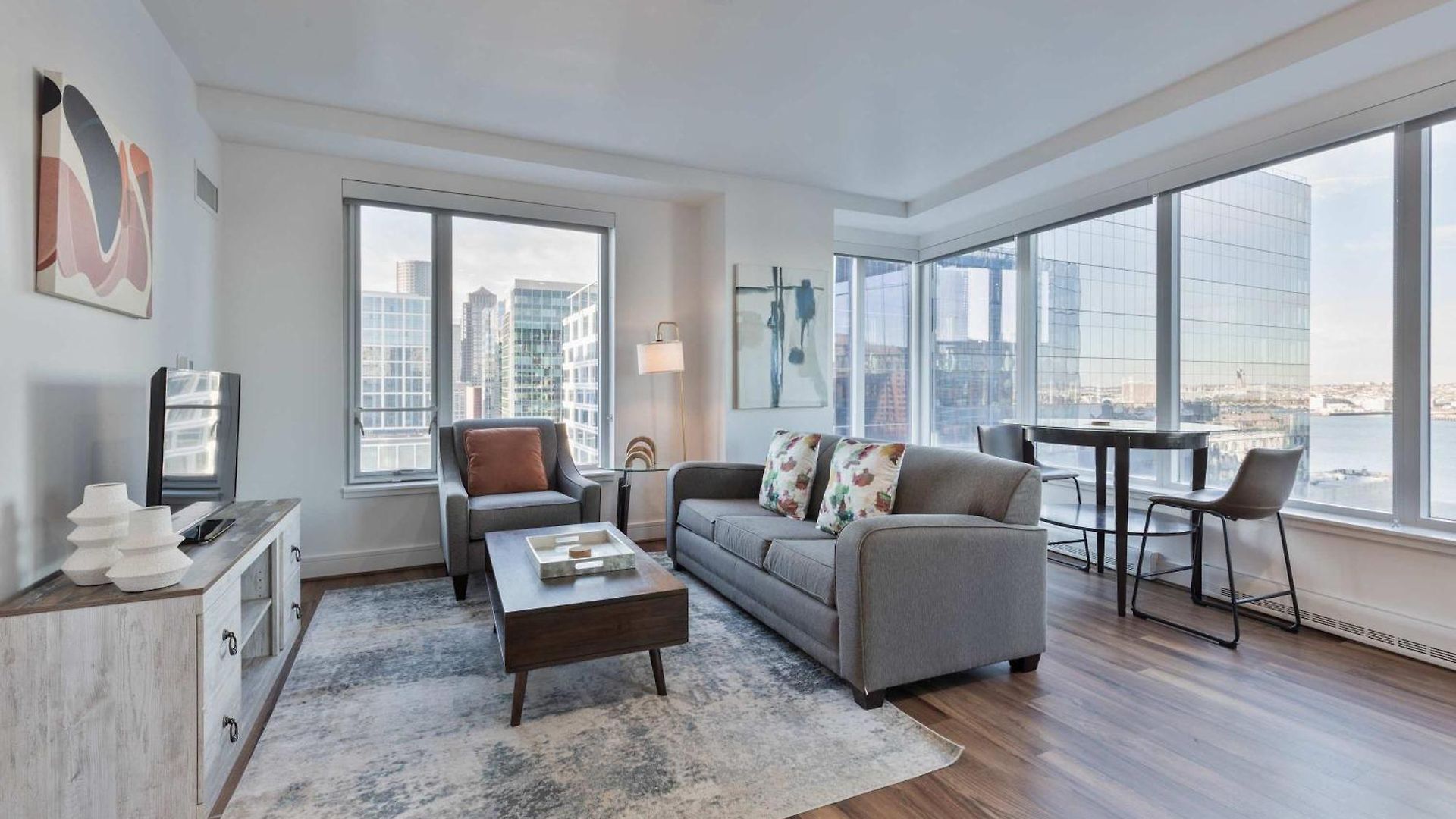 Apartment Stylish Seaport Near Waterfront Dining & Downtown Boston