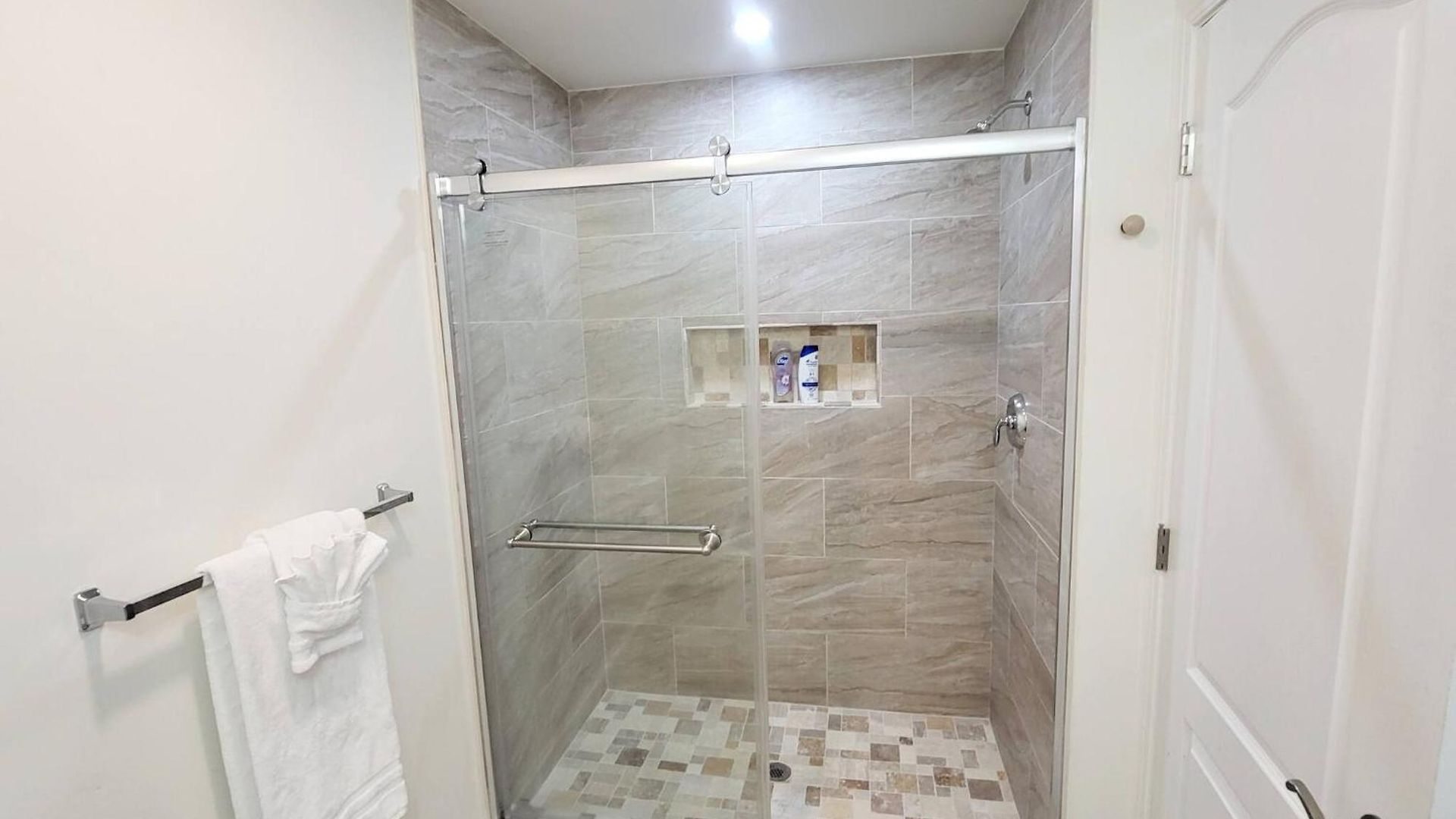 3-bedroom 9b2 20-minuite To Downtown Apartment *