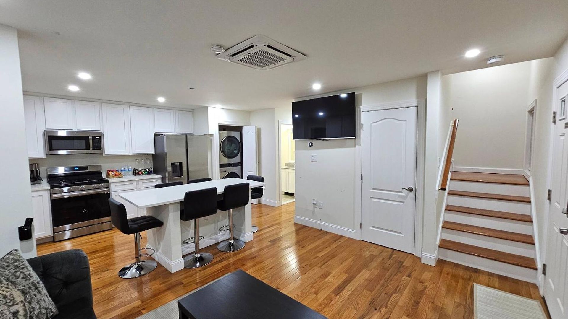 3-bedroom Apt-9w2 20-minuite To Downtown Apartment
