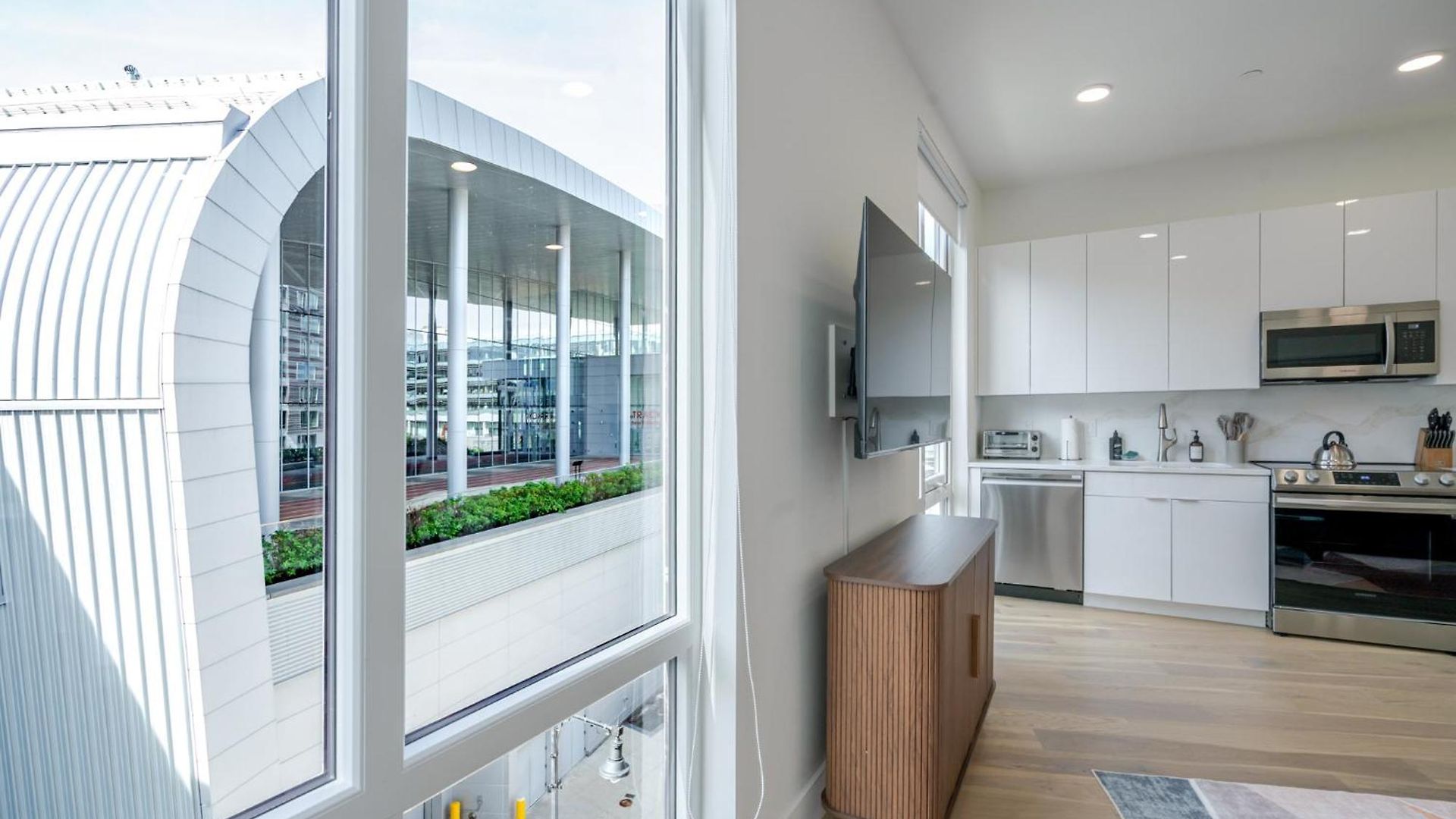 Luxury 1-bed At The Vera Landing Mbta * Boston