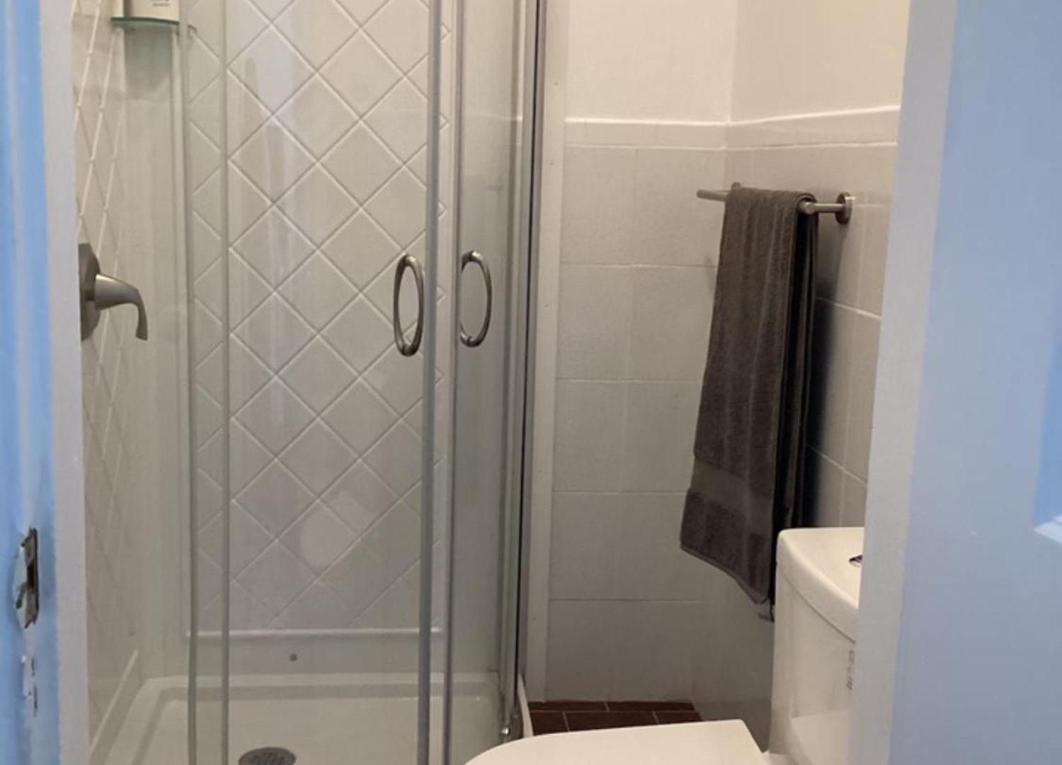 Apartment With Parking, Next To Train Or Buses, Good Neighborhood
