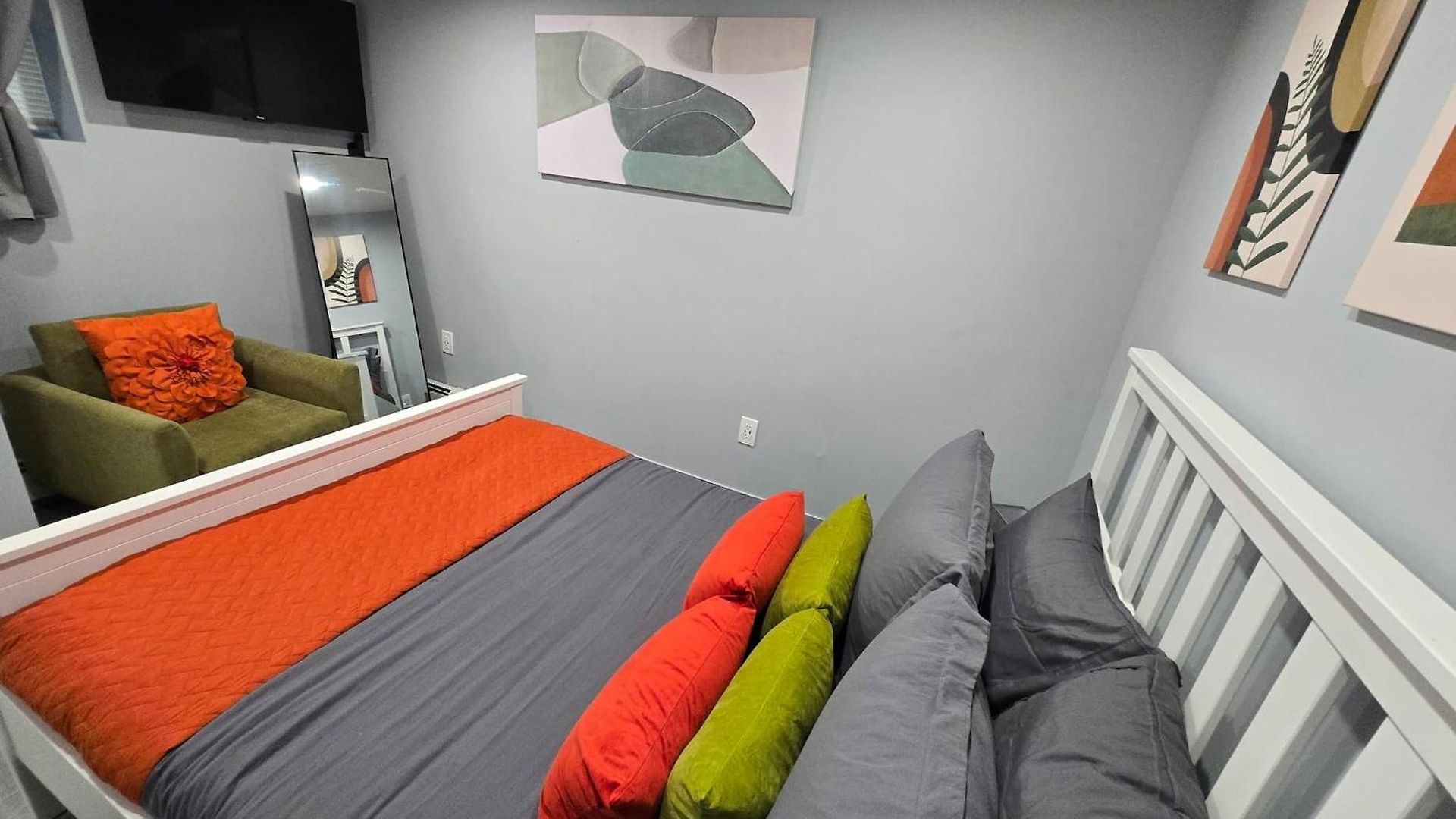 2br Lower Garden-level 20min Apartment