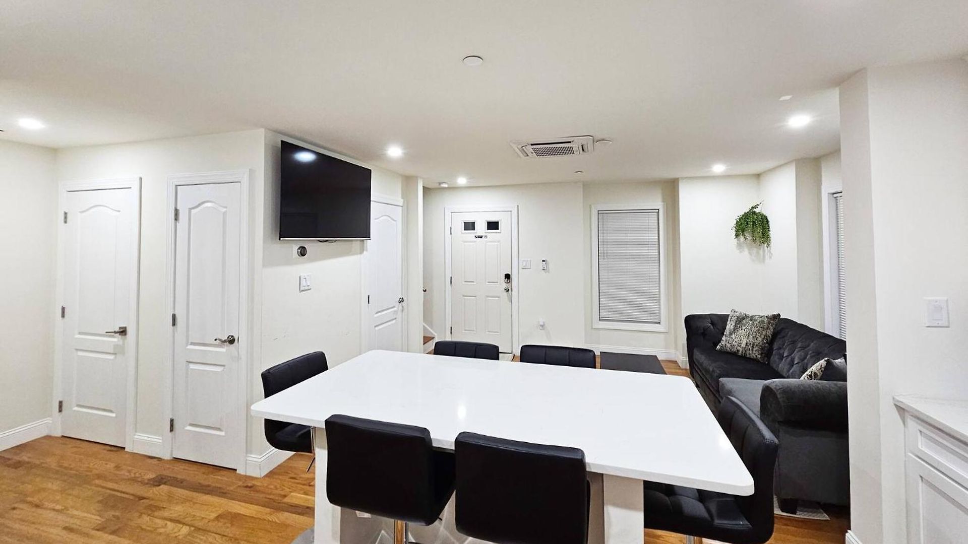 3-bedroom Apt-9w2 20-minuite To Downtown *