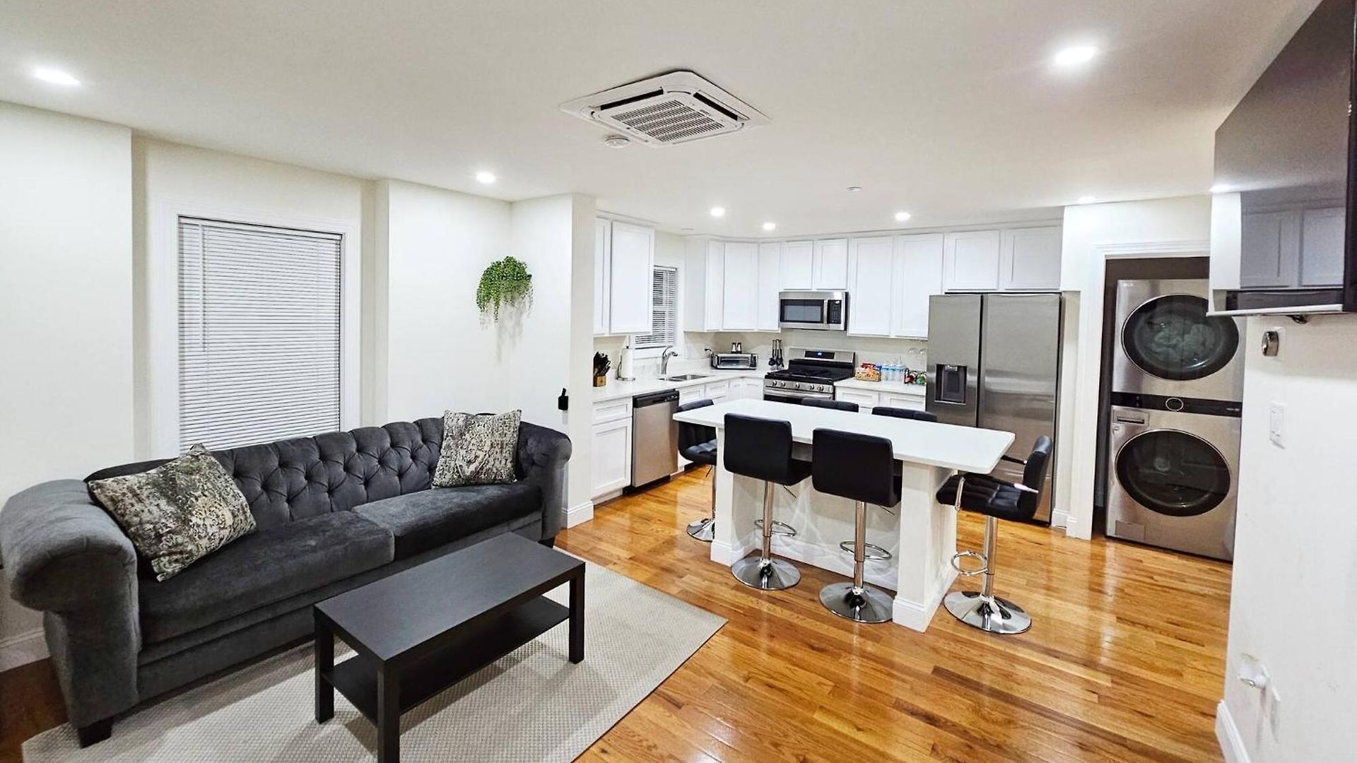 3-bedroom Apt-9w2 20-minuite To Downtown Apartment