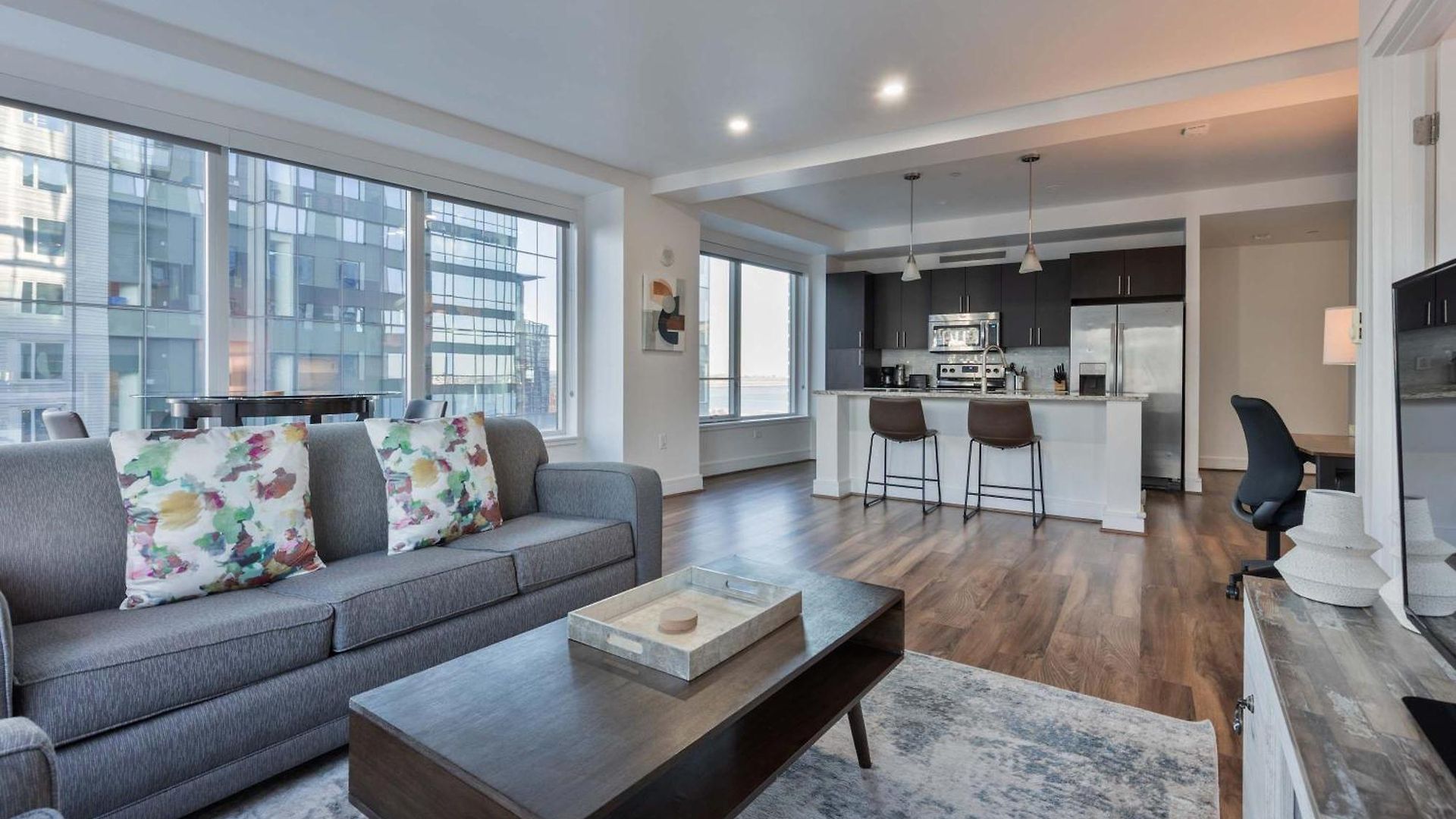 Stylish Seaport Near Waterfront Dining & Downtown * Boston