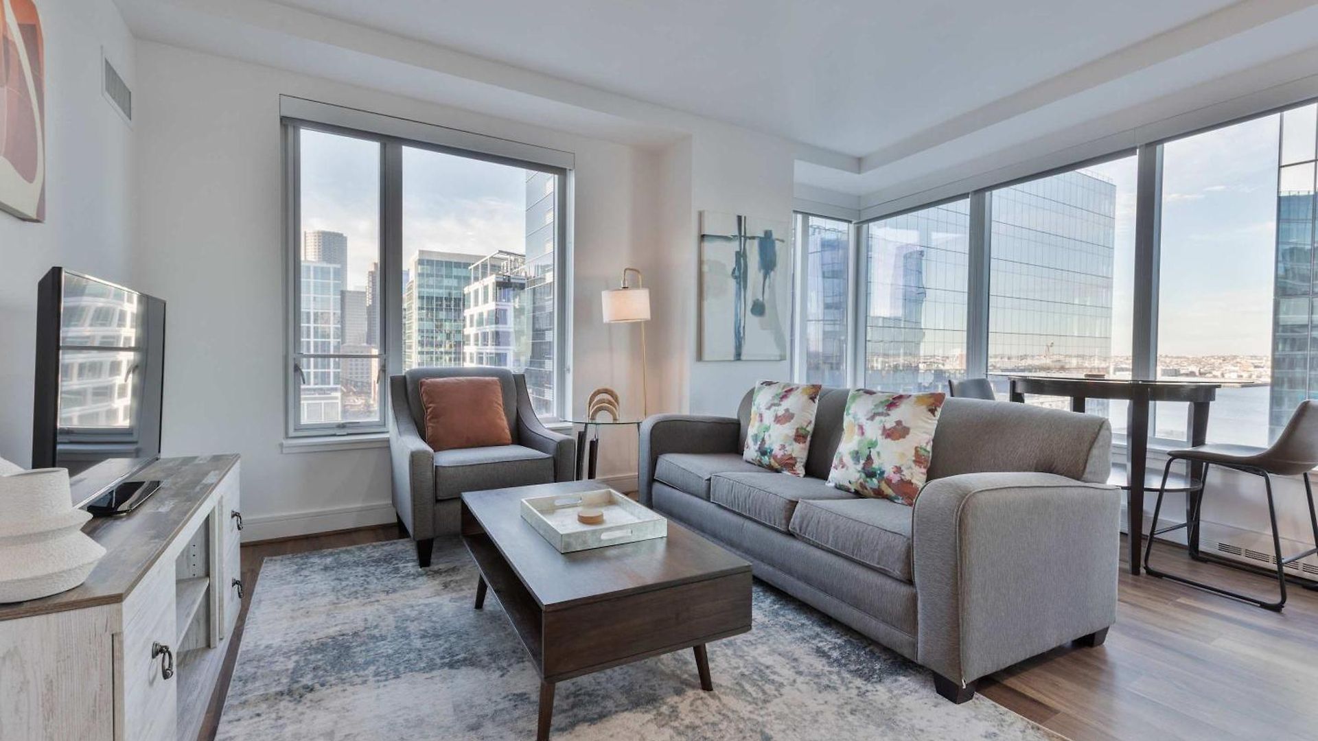 Stylish Seaport Near Waterfront Dining & Downtown Apartment Boston