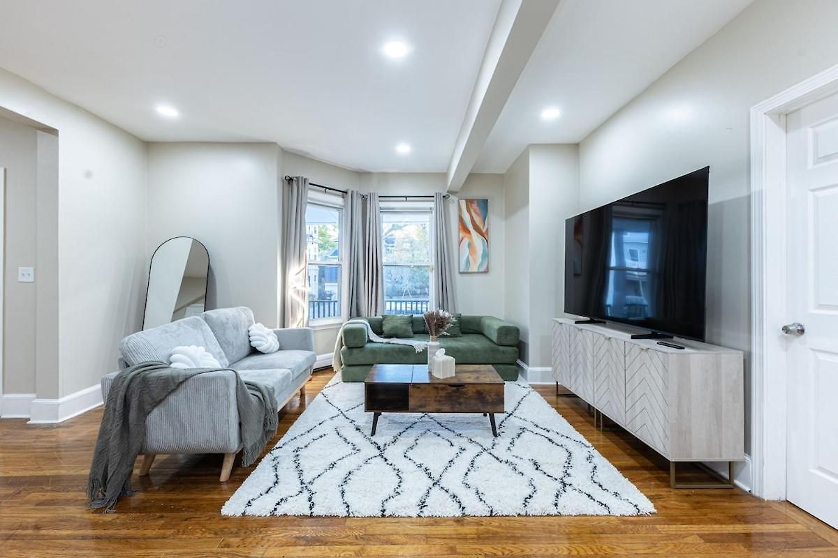 Apartment Cozy, Spacious Near Downtown *