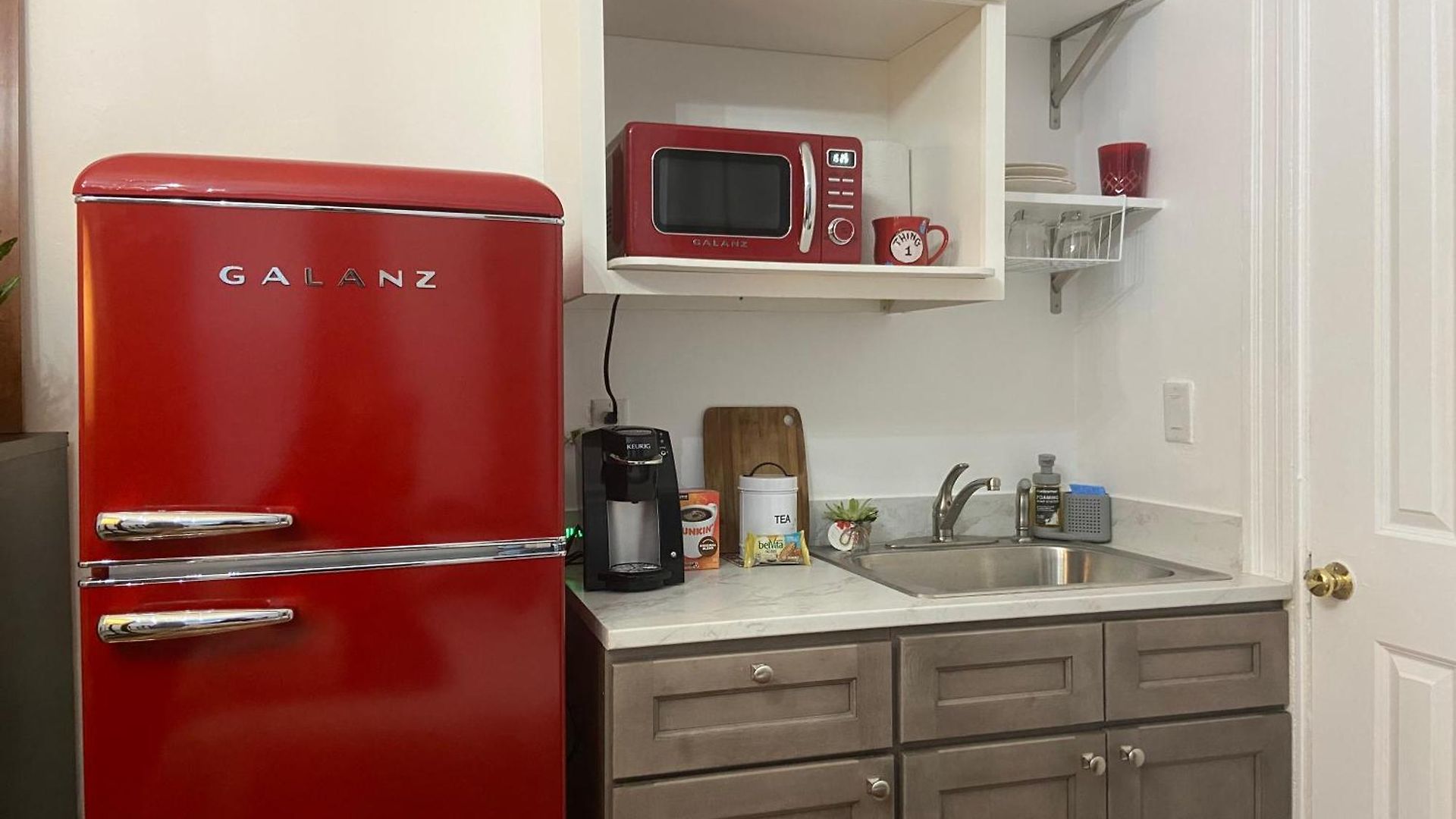Apartment With Parking, Next To Train Or Buses, Good Neighborhood Boston